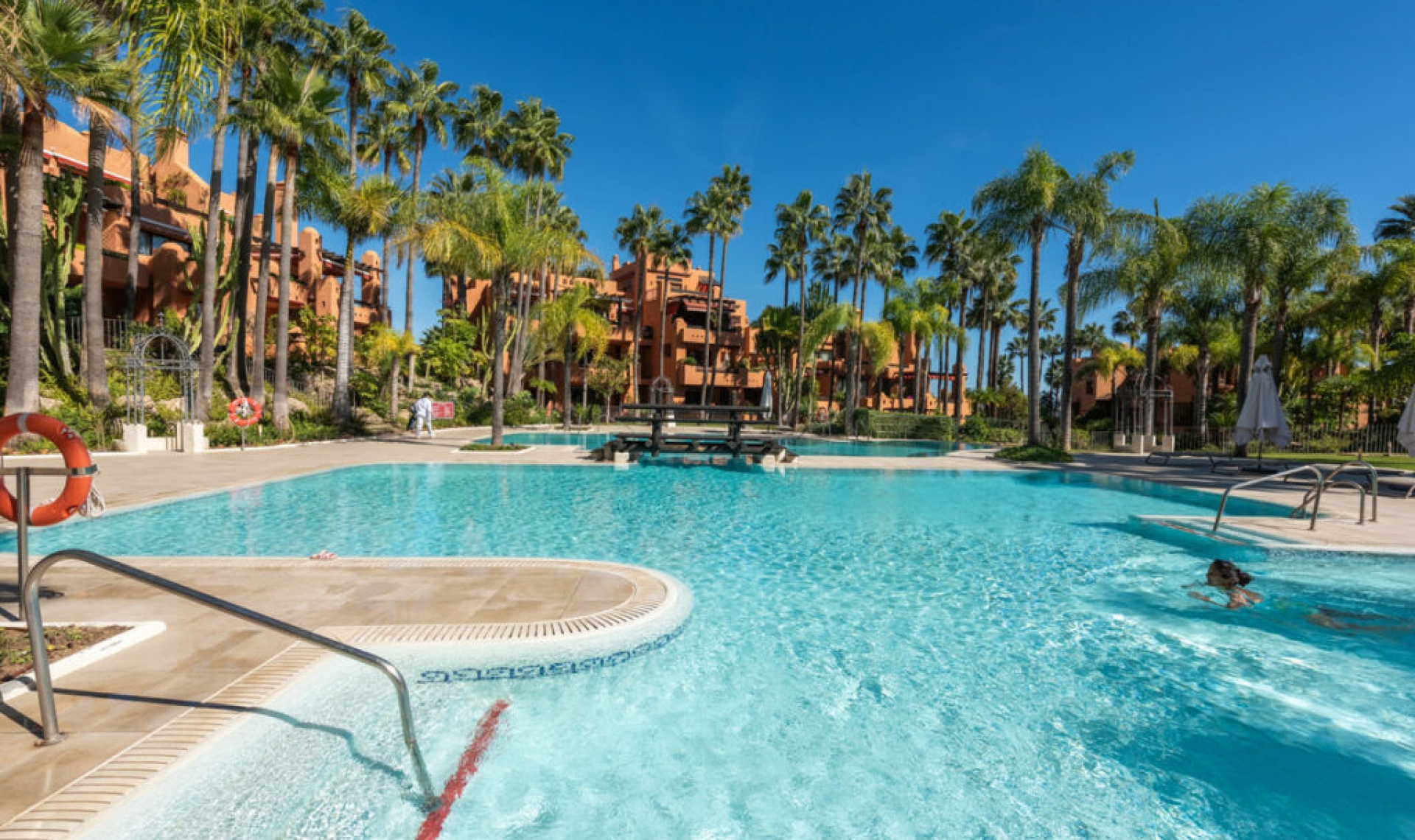 Resale - Apartment -
Nueva Andalucía