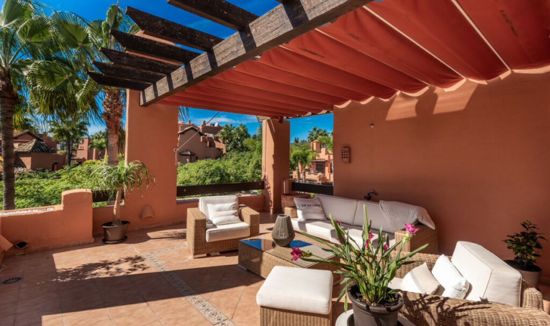 Resale - Apartment -
Nueva Andalucía