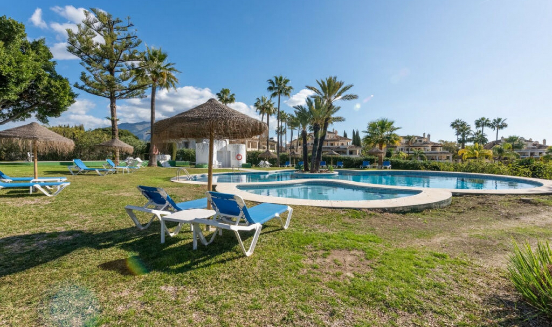 Resale - Apartment -
Nueva Andalucía