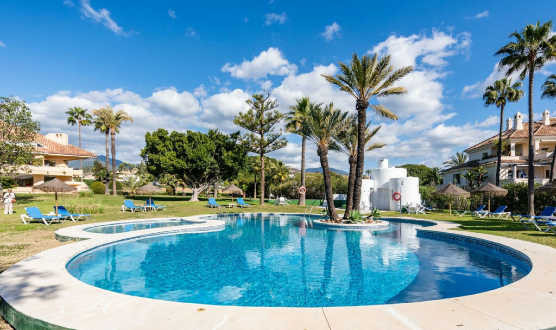 Resale - Apartment -
Nueva Andalucía