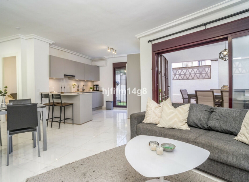 Resale - Apartment -
Nueva Andalucía