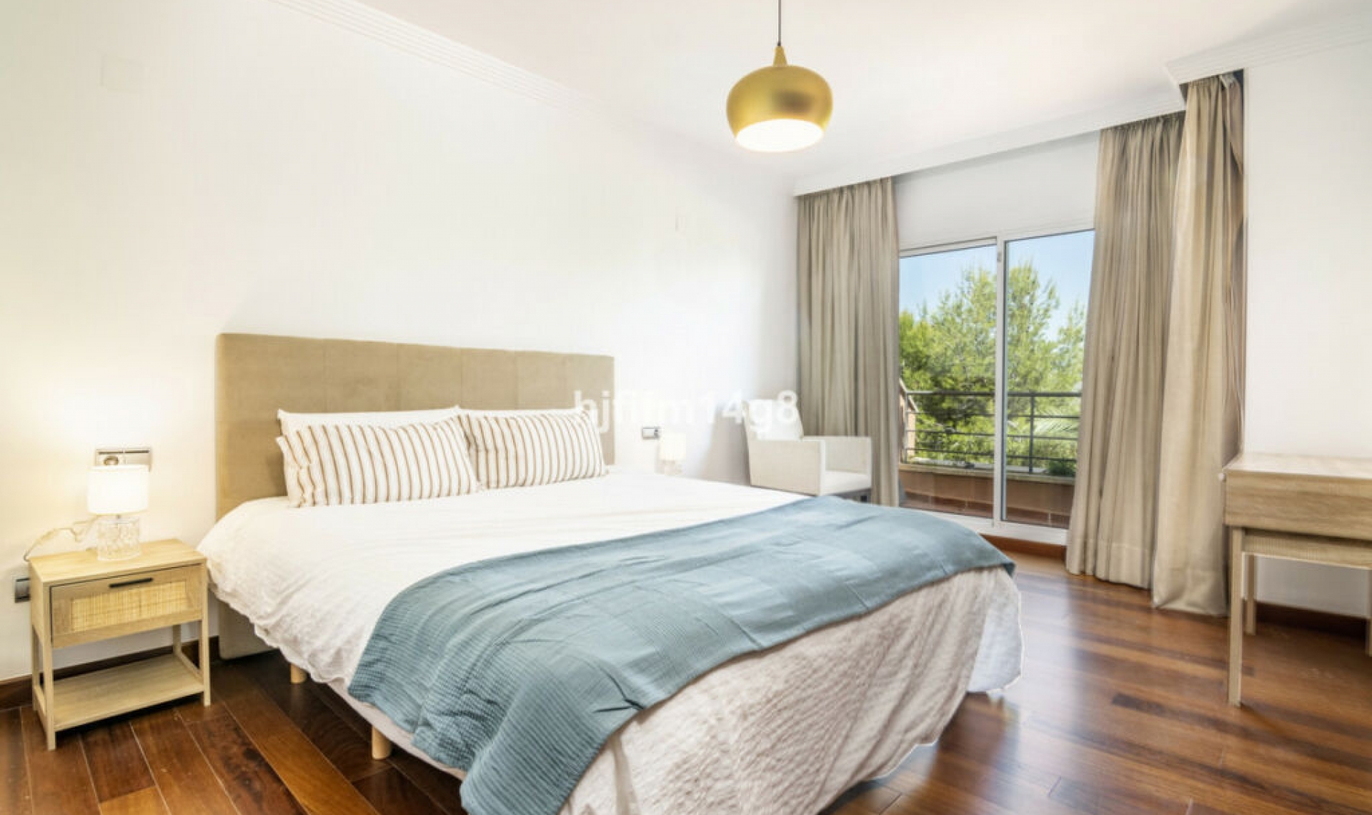 Resale - Apartment -
Nueva Andalucía