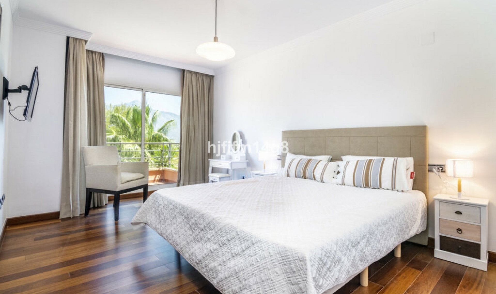 Resale - Apartment -
Nueva Andalucía