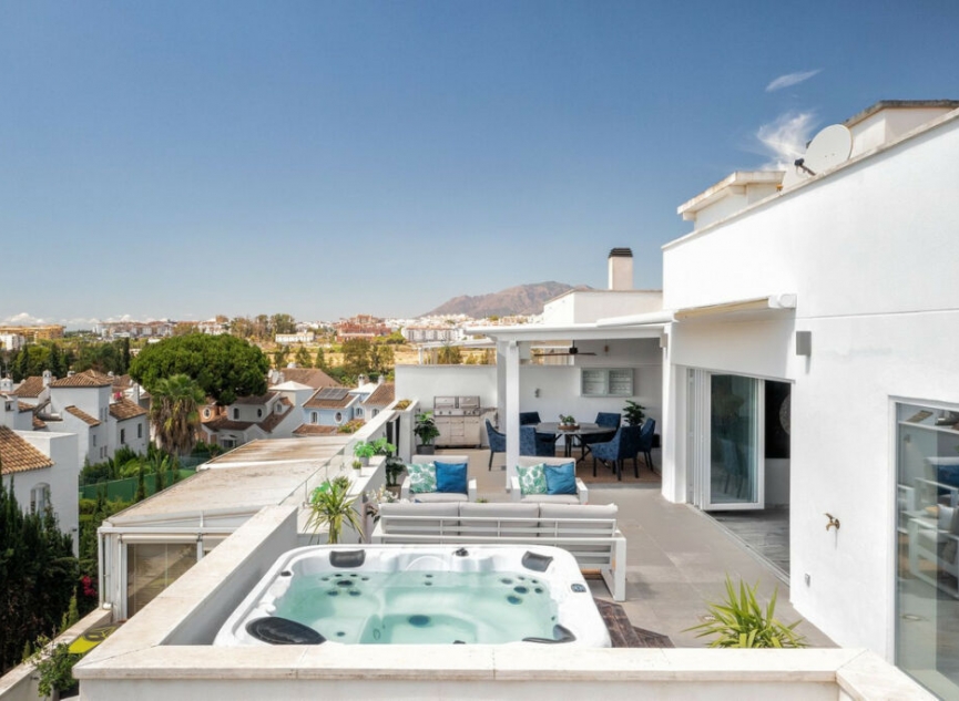 Resale - Apartment -
Nueva Andalucía