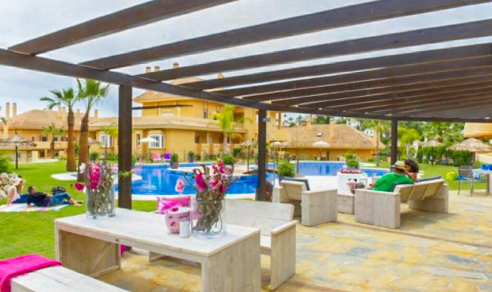 Resale - Apartment -
Nueva Andalucía