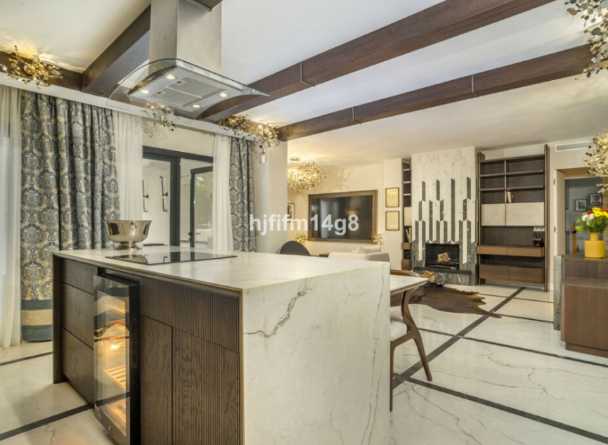 Resale - Apartment -
Nueva Andalucía
