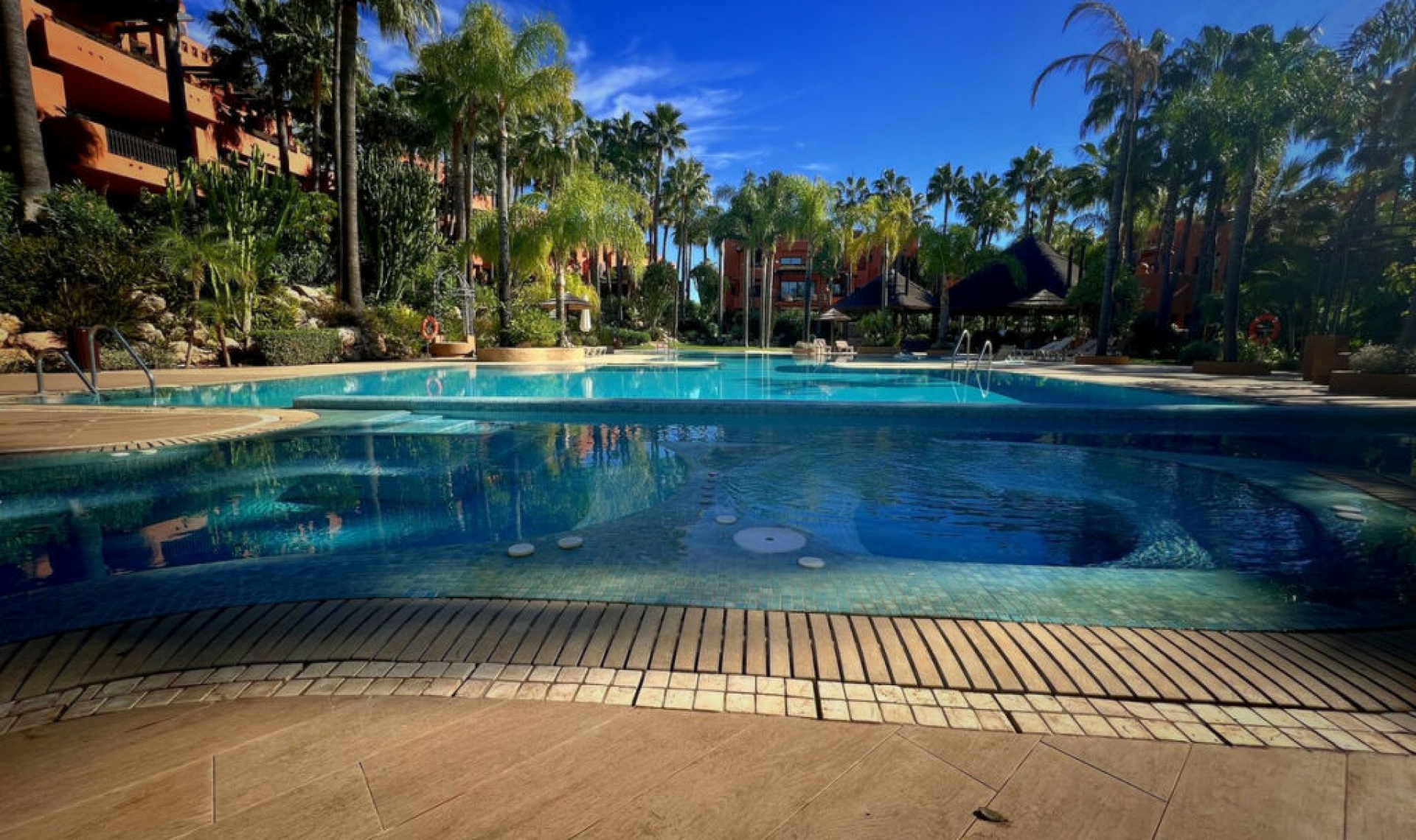 Resale - Apartment -
Nueva Andalucía