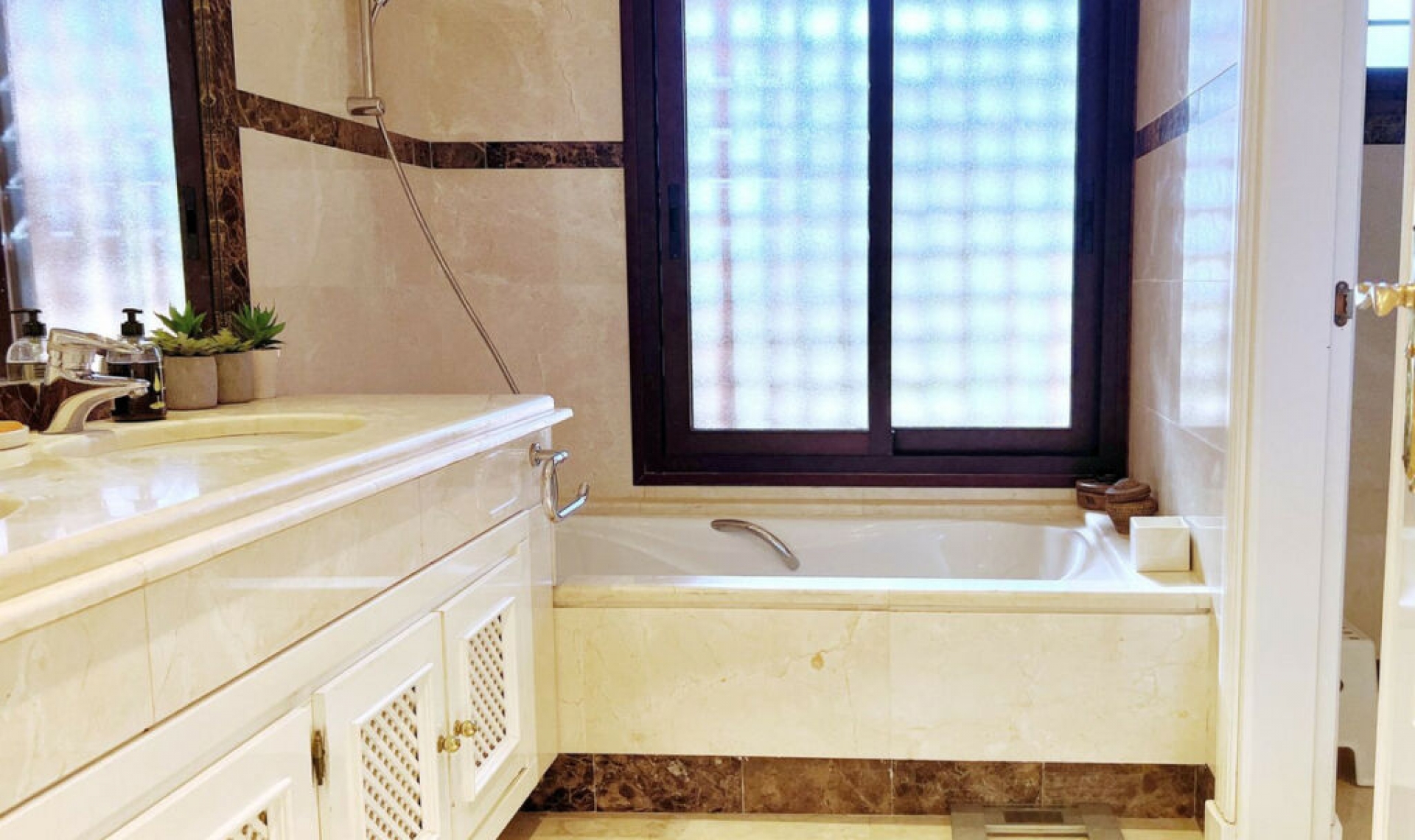 Resale - Apartment -
Nueva Andalucía