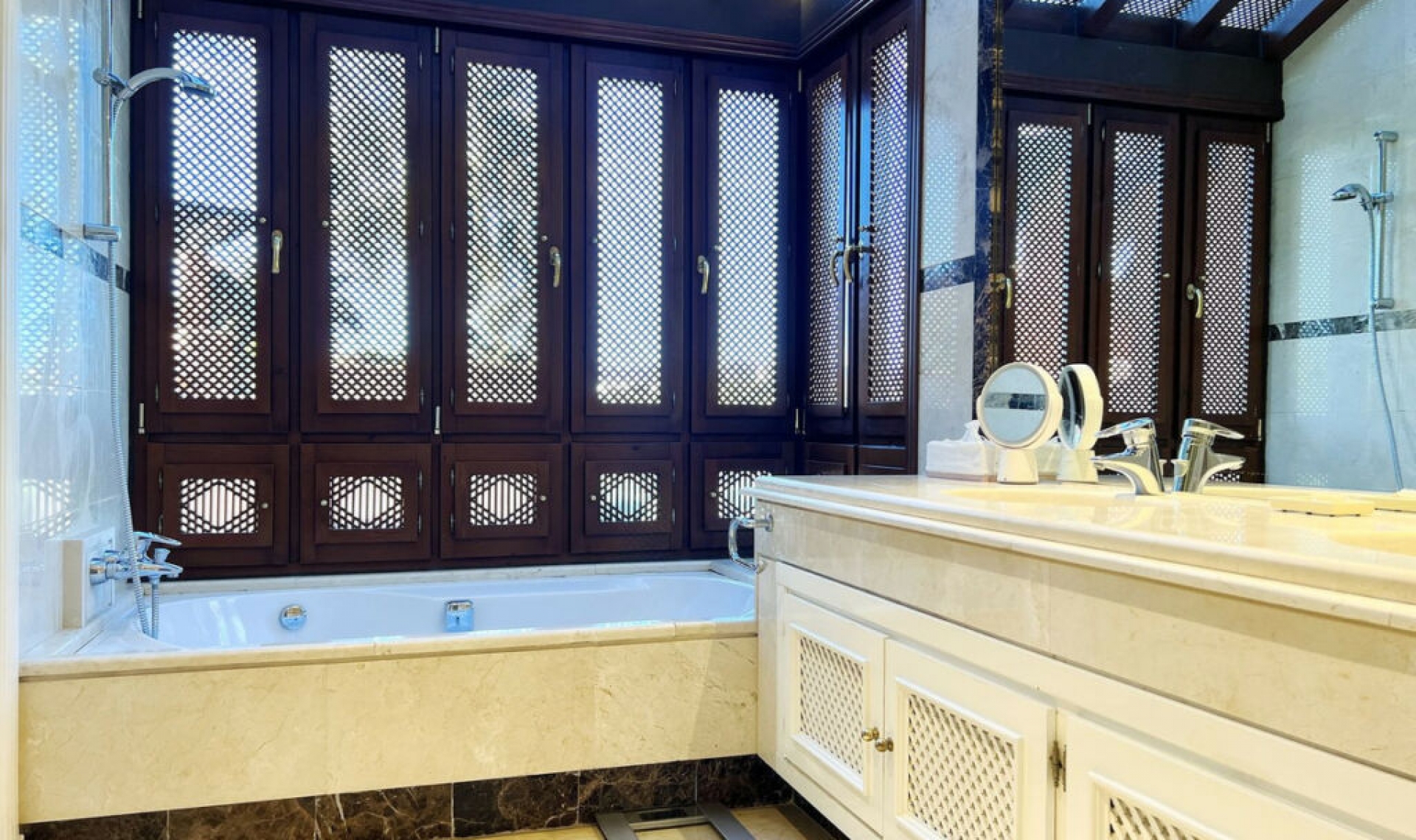 Resale - Apartment -
Nueva Andalucía