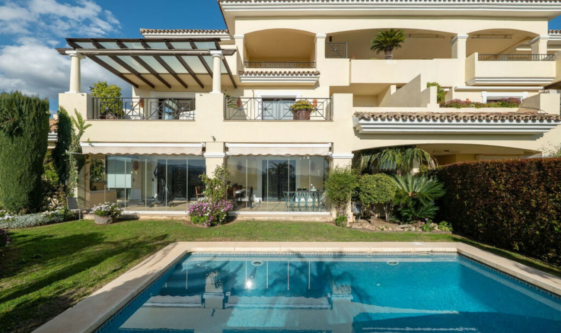 Resale - Apartment -
Nueva Andalucía