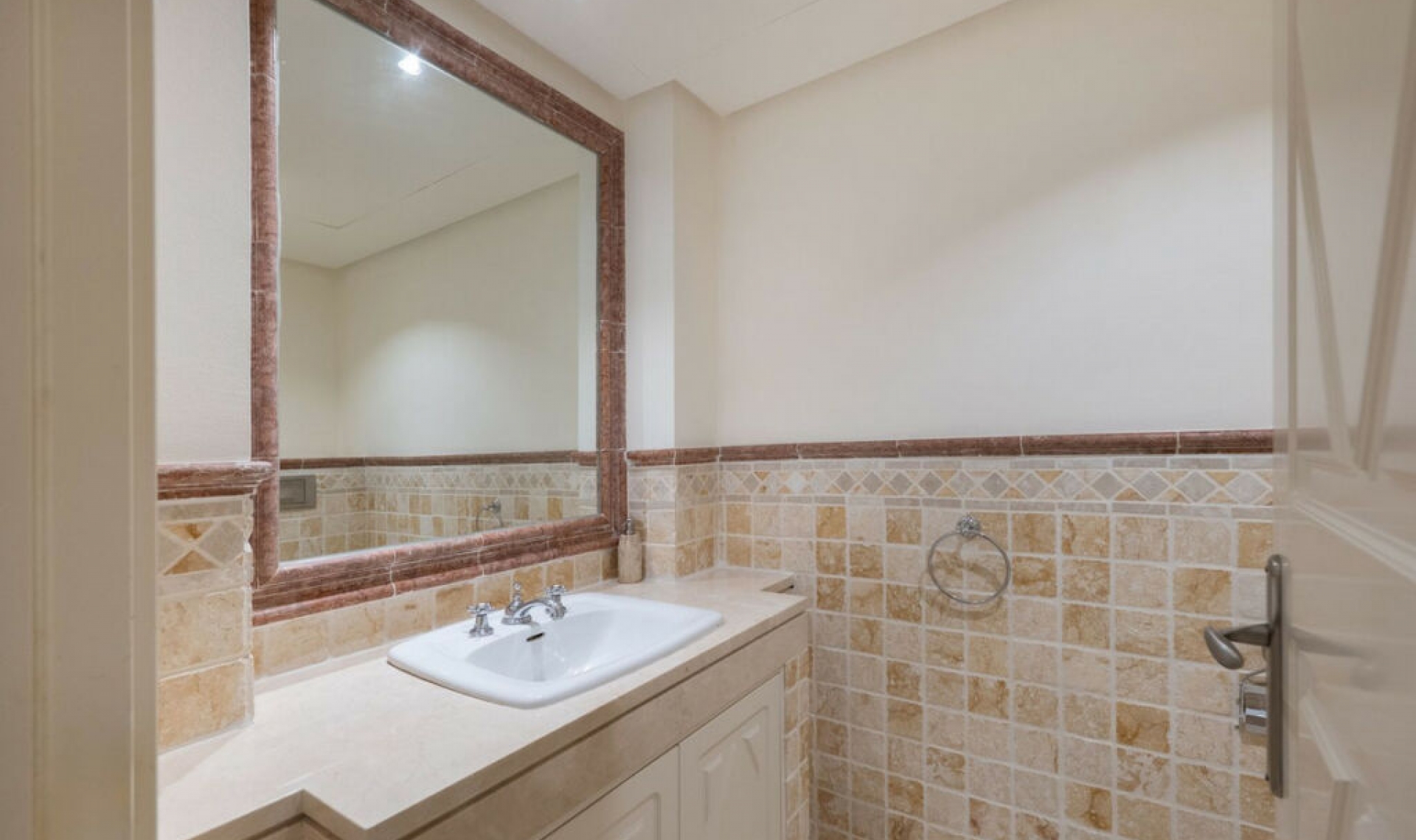 Resale - Apartment -
Nueva Andalucía