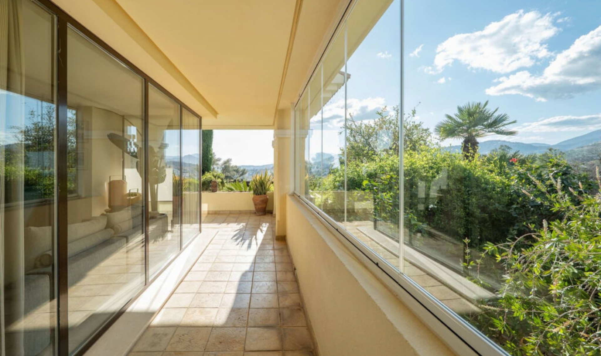 Resale - Apartment -
Nueva Andalucía