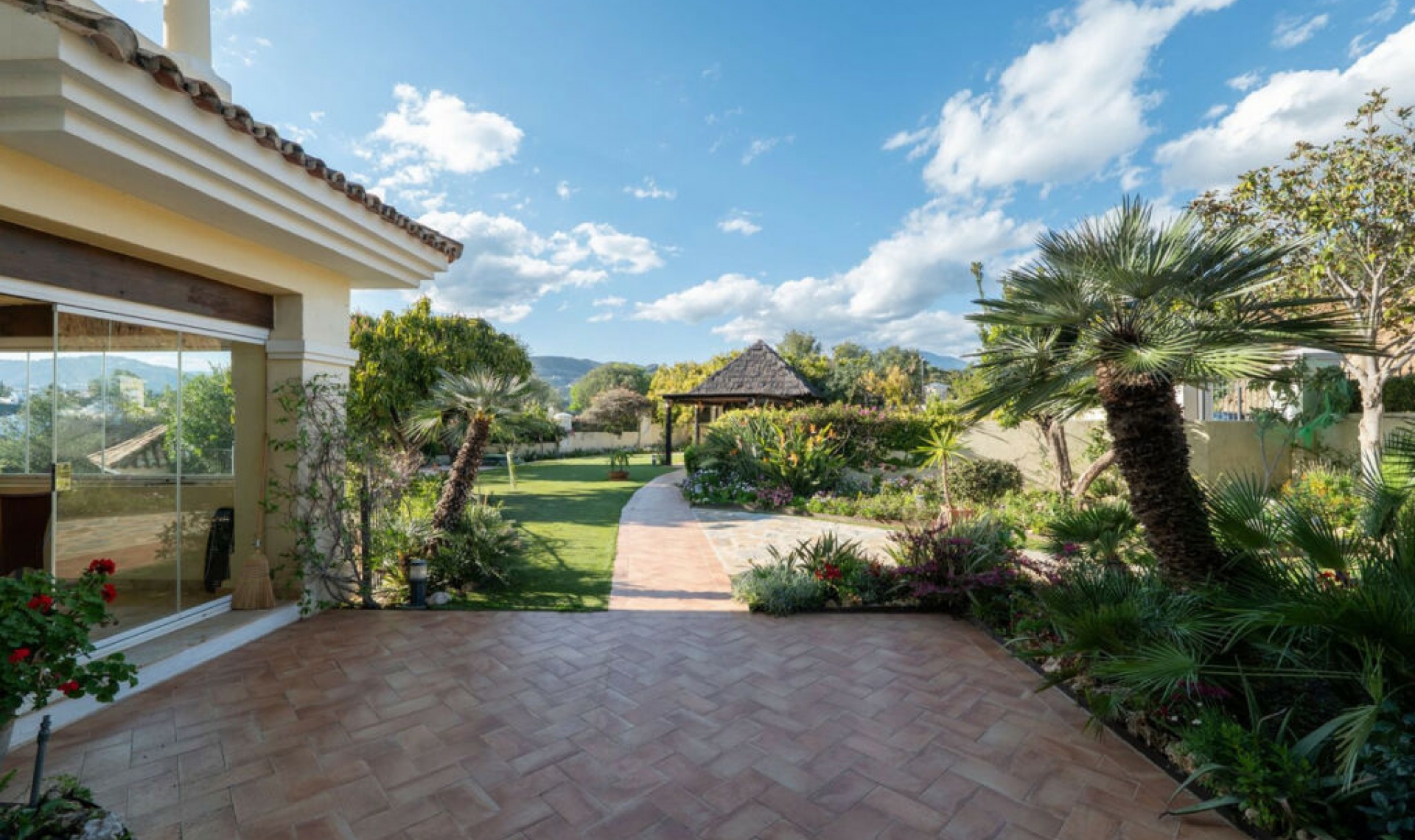 Resale - Apartment -
Nueva Andalucía