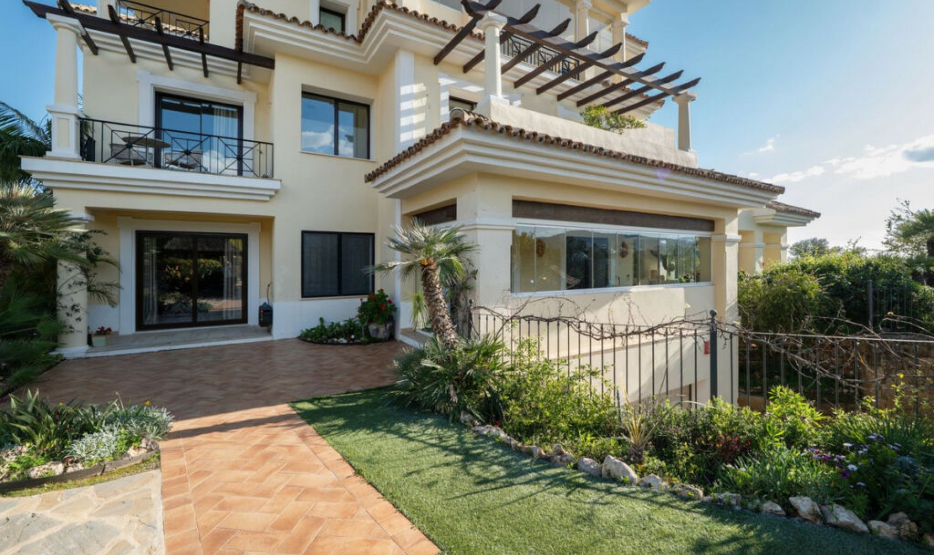 Resale - Apartment -
Nueva Andalucía