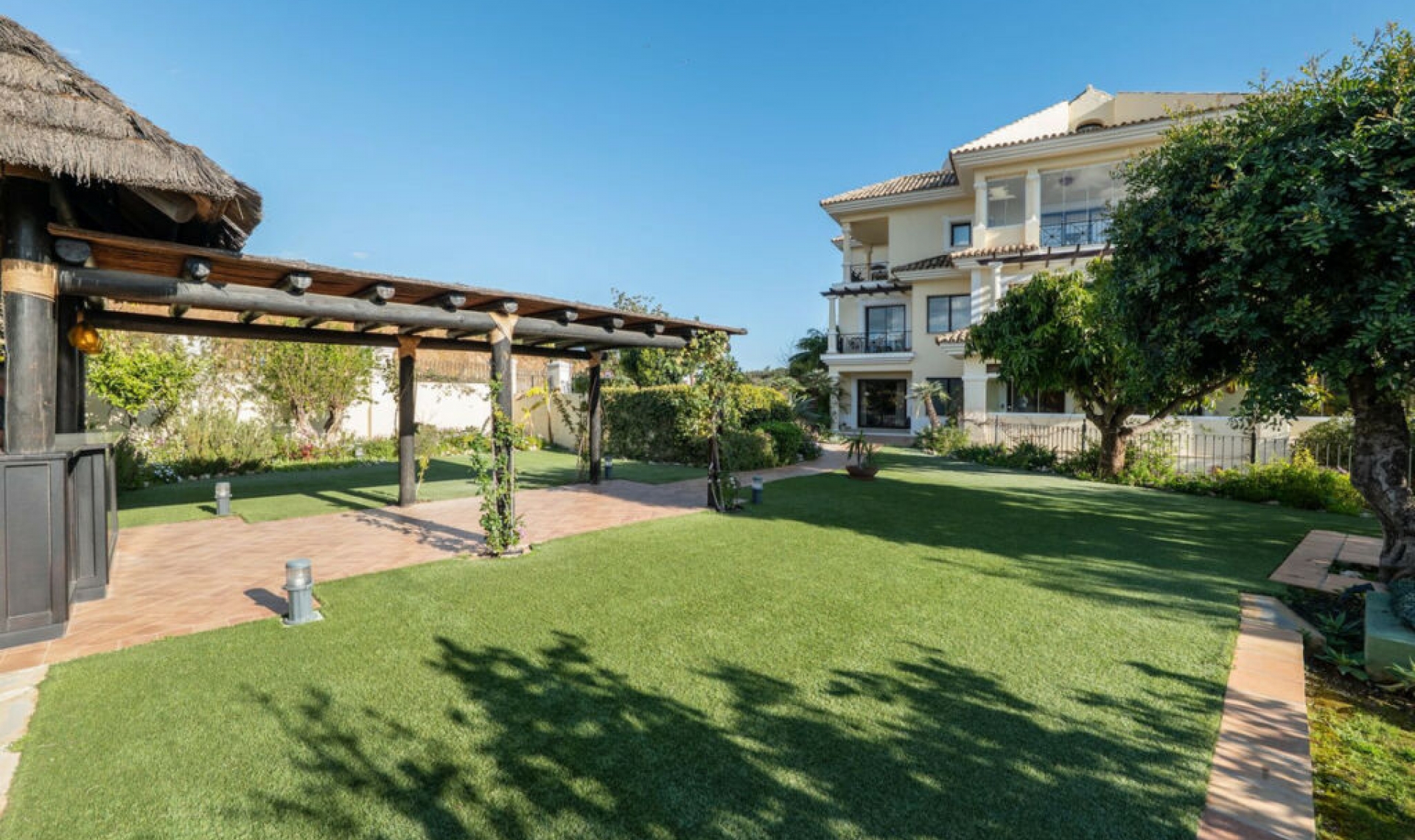 Resale - Apartment -
Nueva Andalucía