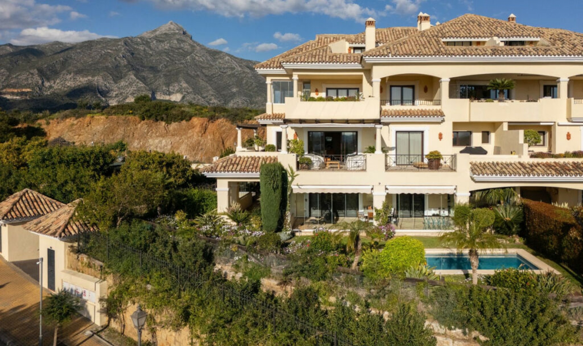 Resale - Apartment -
Nueva Andalucía