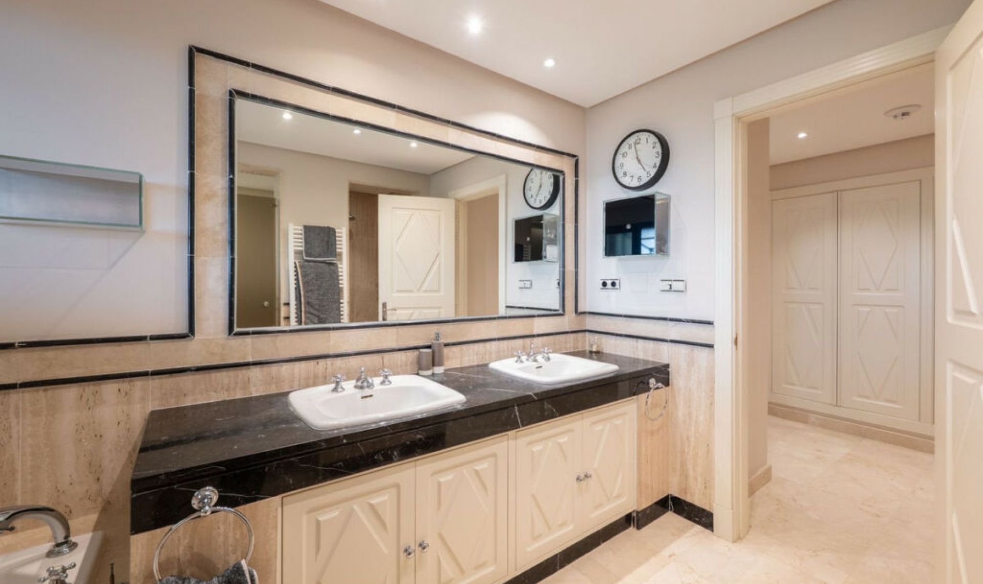 Resale - Apartment -
Nueva Andalucía