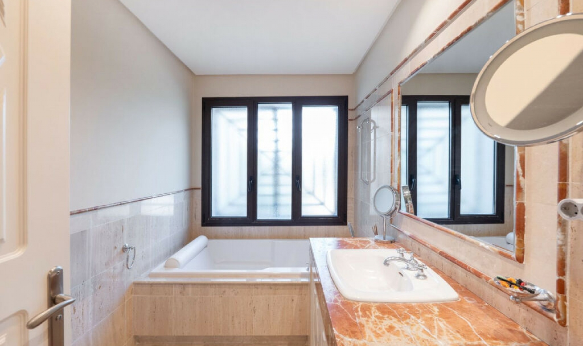 Resale - Apartment -
Nueva Andalucía