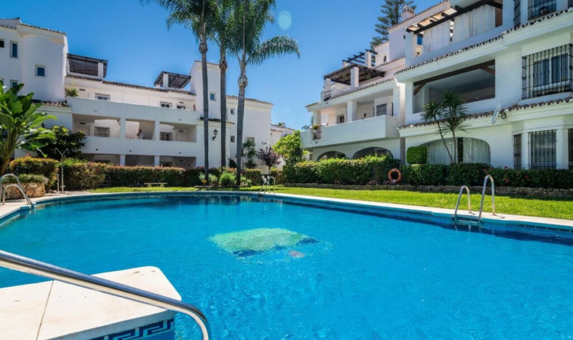 Resale - Apartment -
Nueva Andalucía