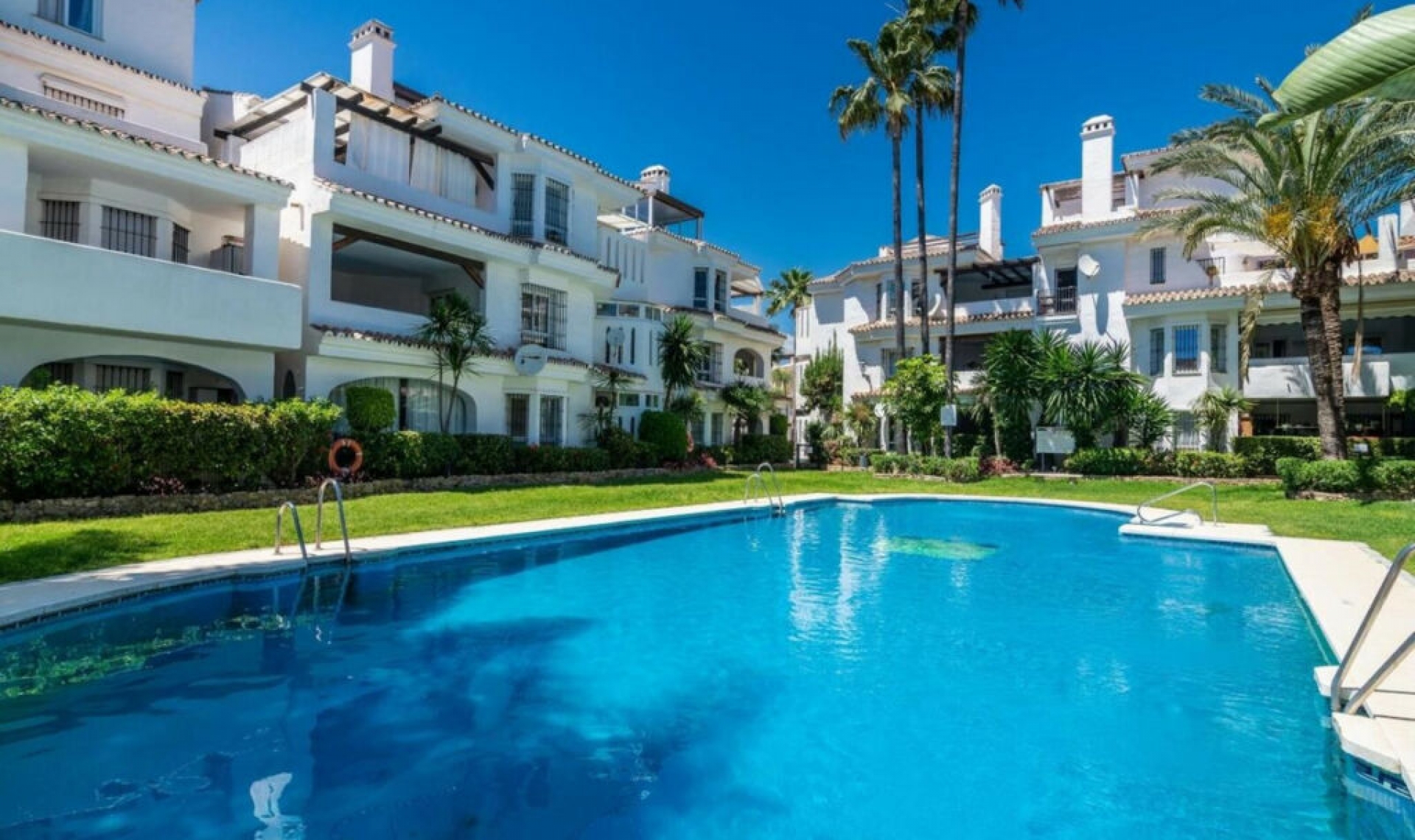 Resale - Apartment -
Nueva Andalucía