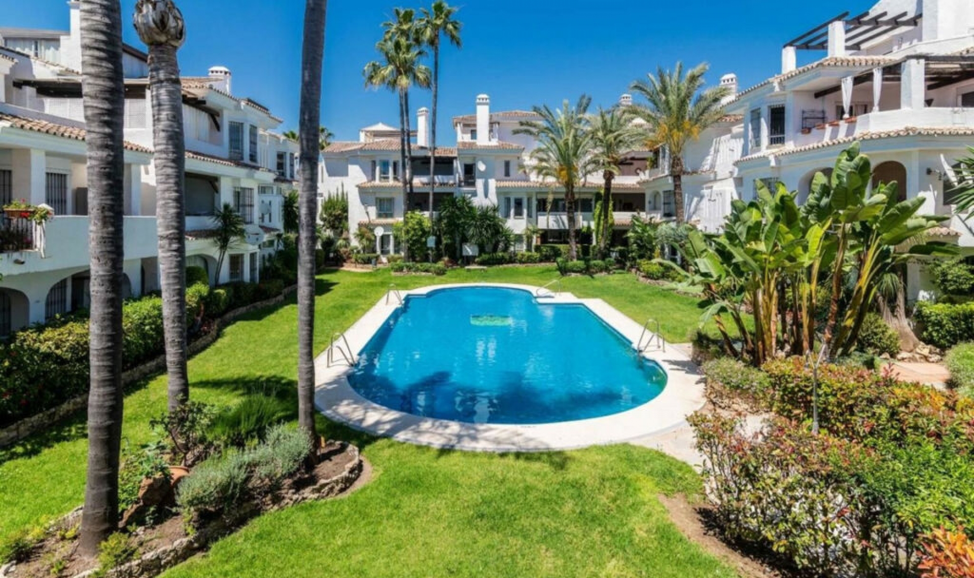 Resale - Apartment -
Nueva Andalucía