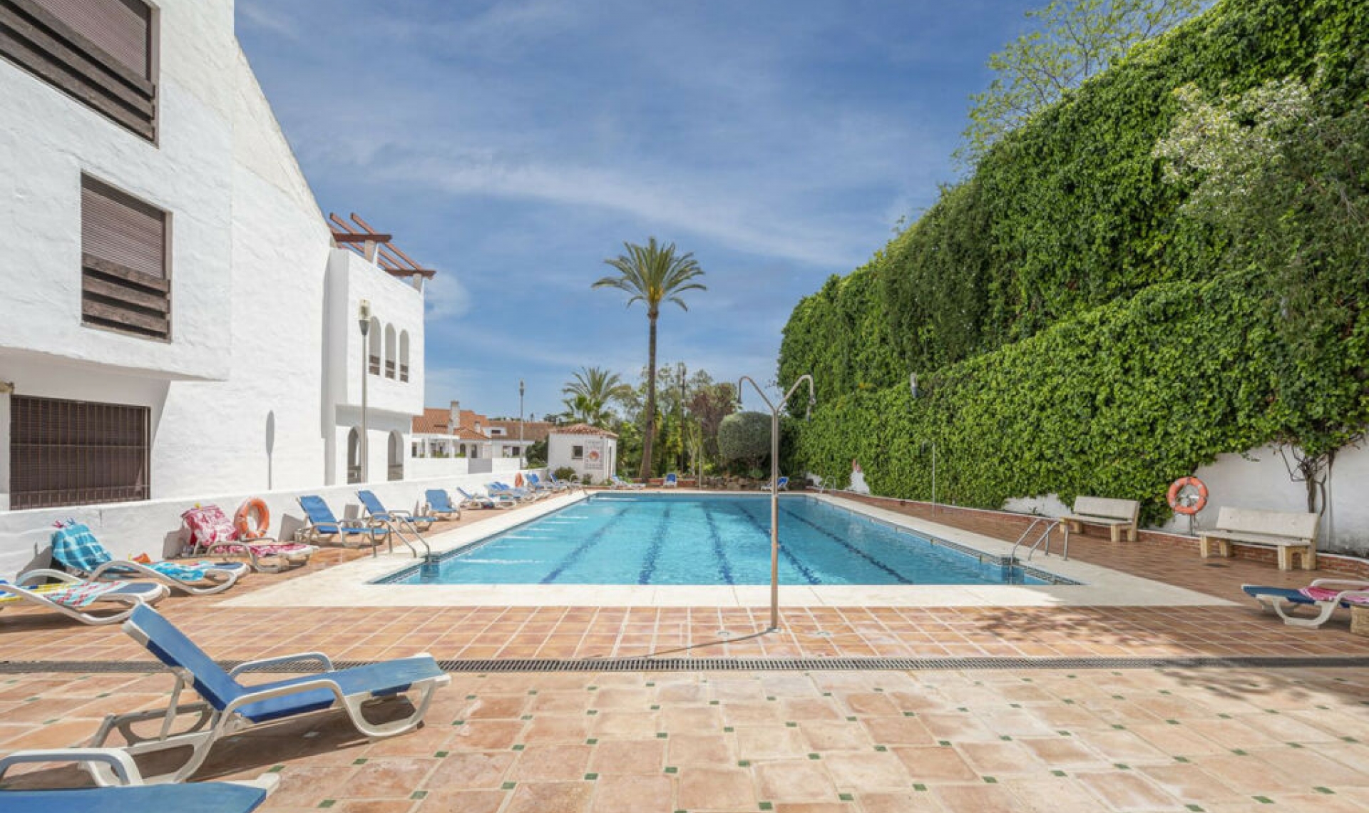 Resale - Apartment -
Nueva Andalucía