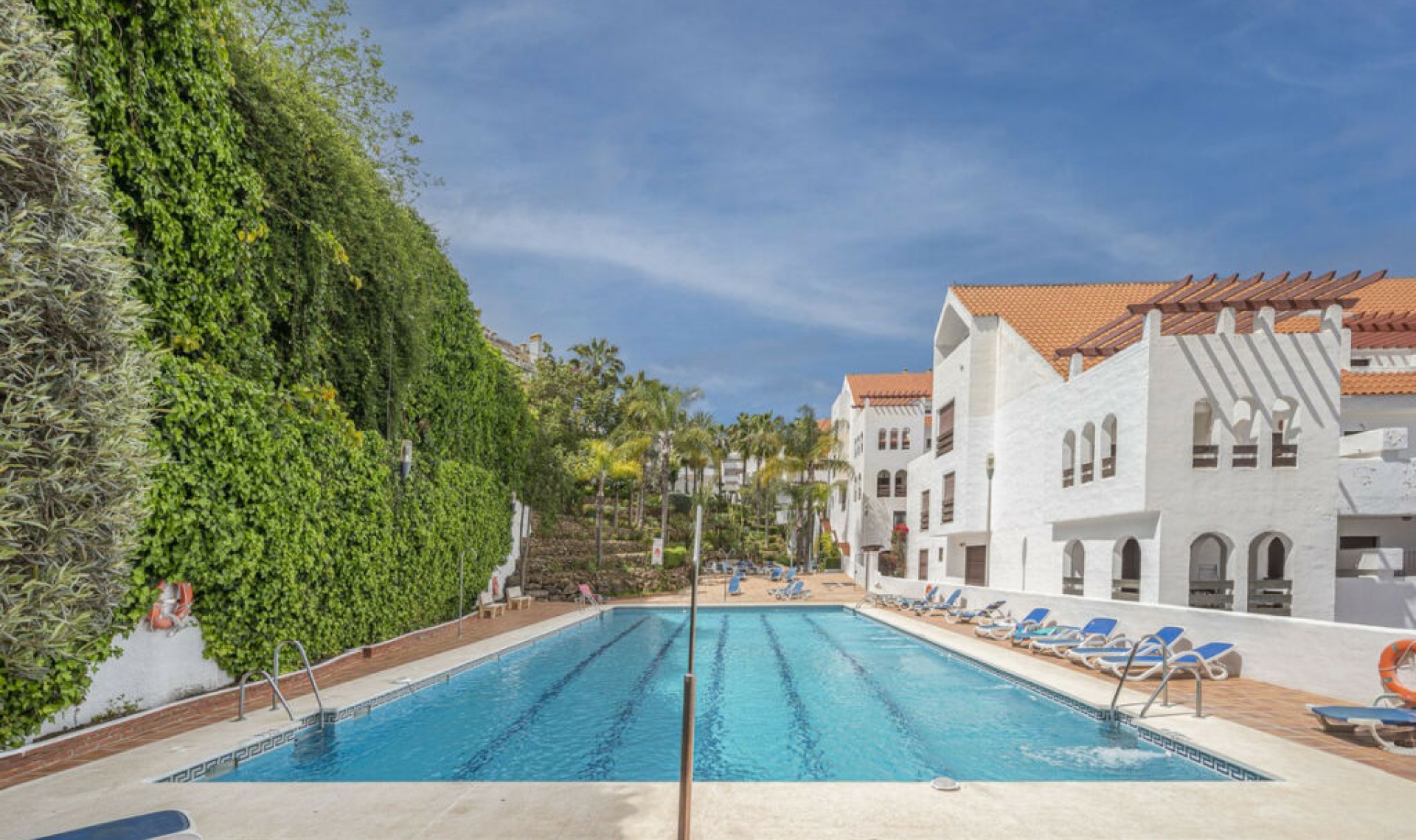 Resale - Apartment -
Nueva Andalucía