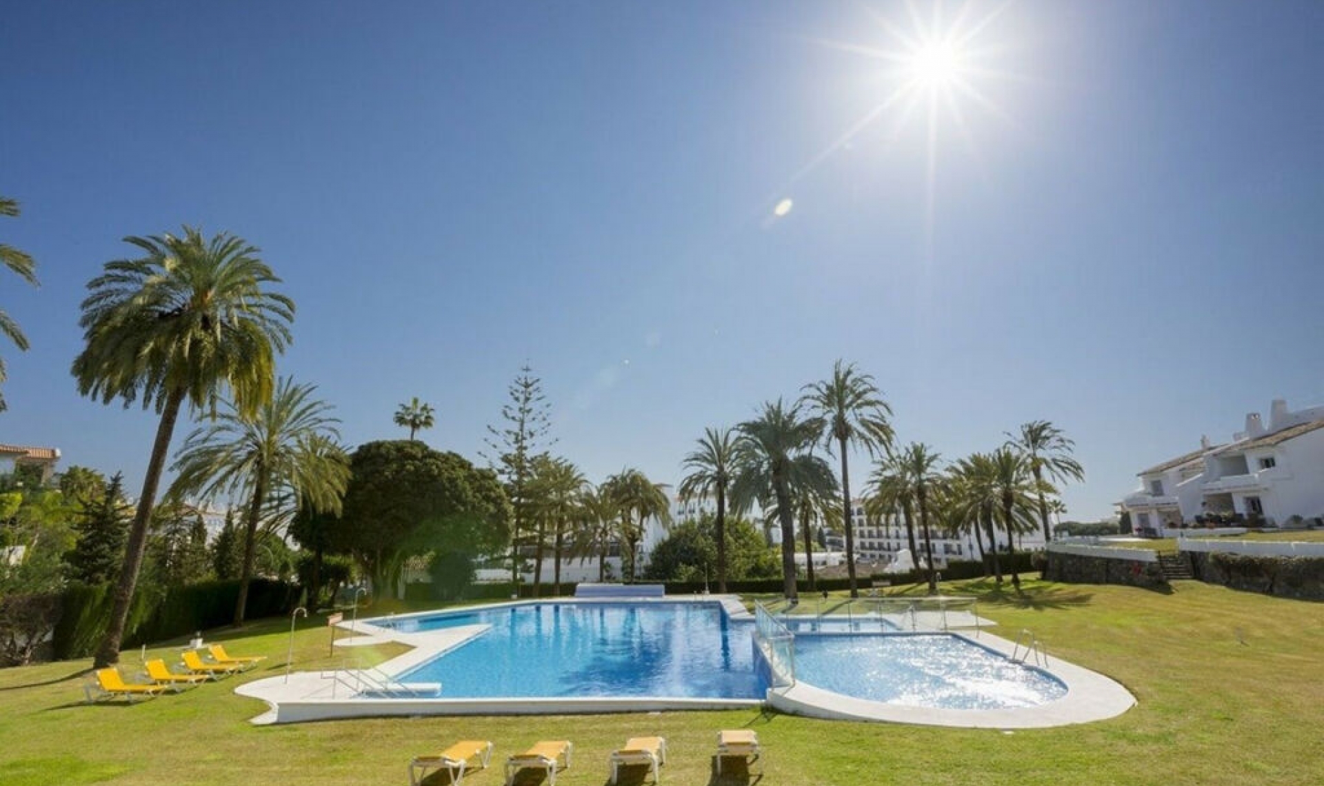 Resale - Apartment -
Nueva Andalucía