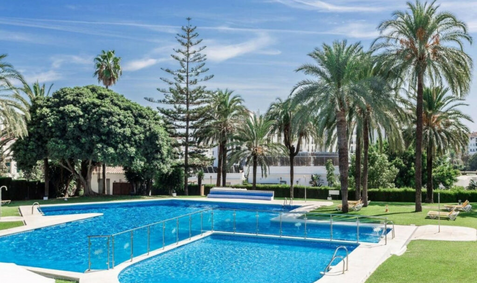 Resale - Apartment -
Nueva Andalucía