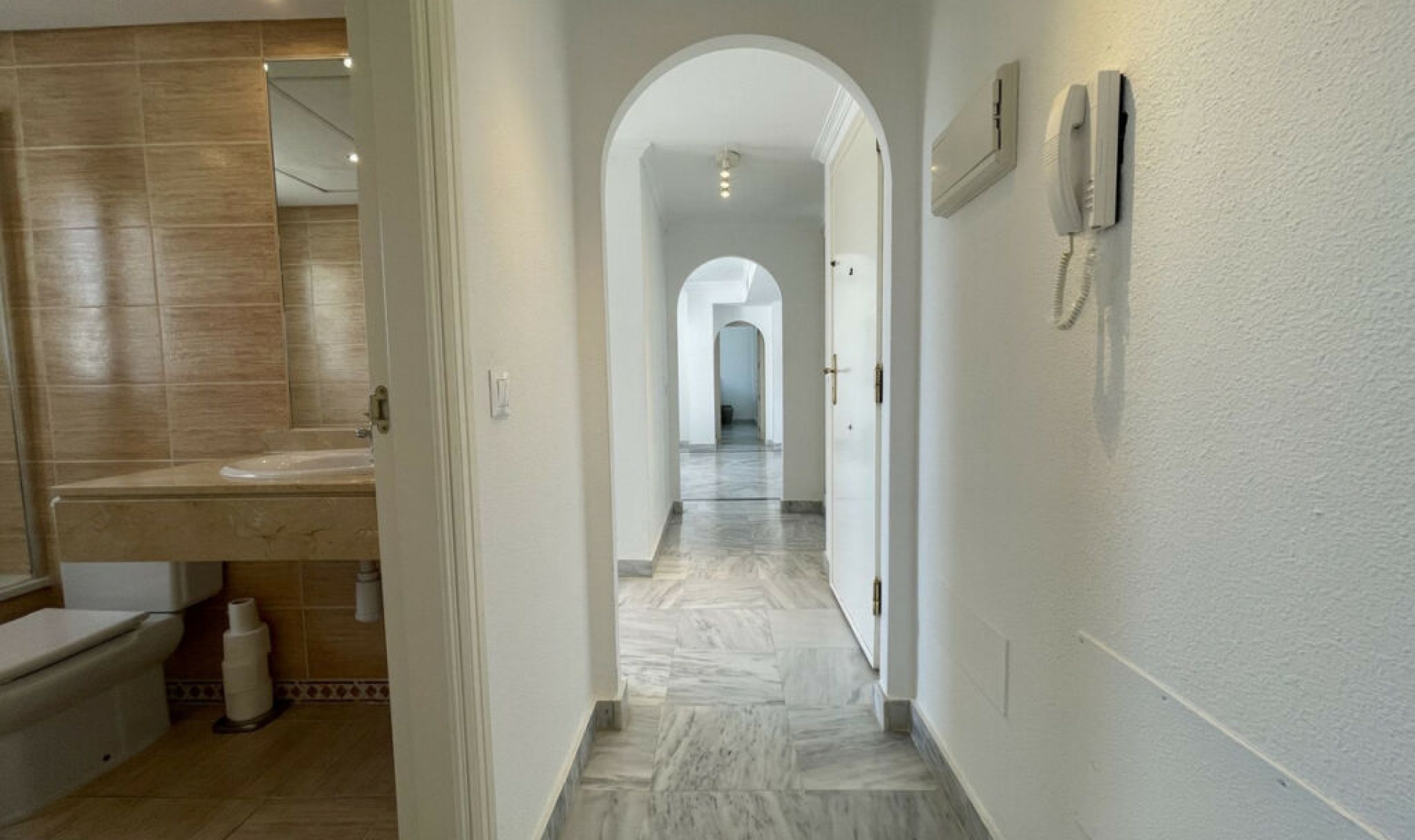 Resale - Apartment -
Nueva Andalucía