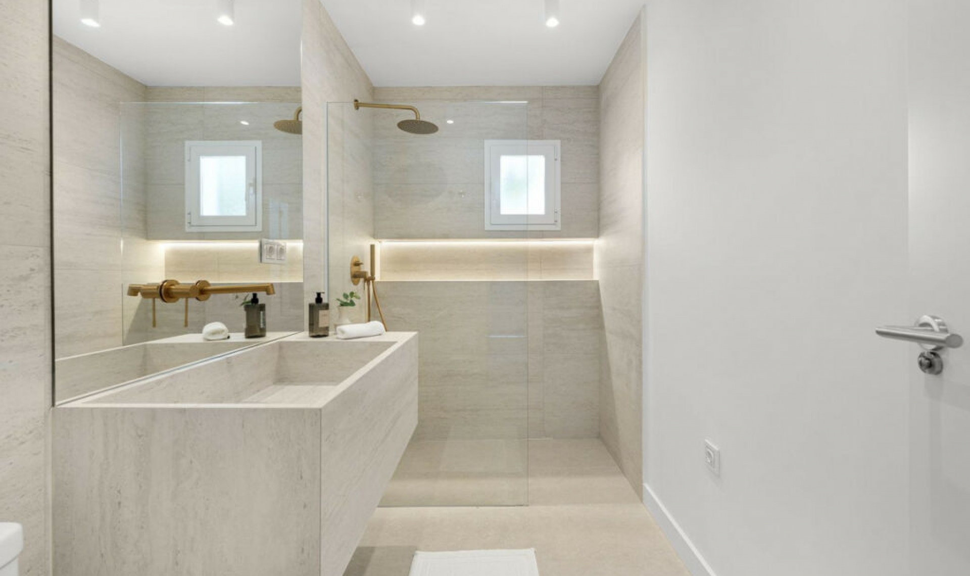 Resale - Apartment -
Nueva Andalucía