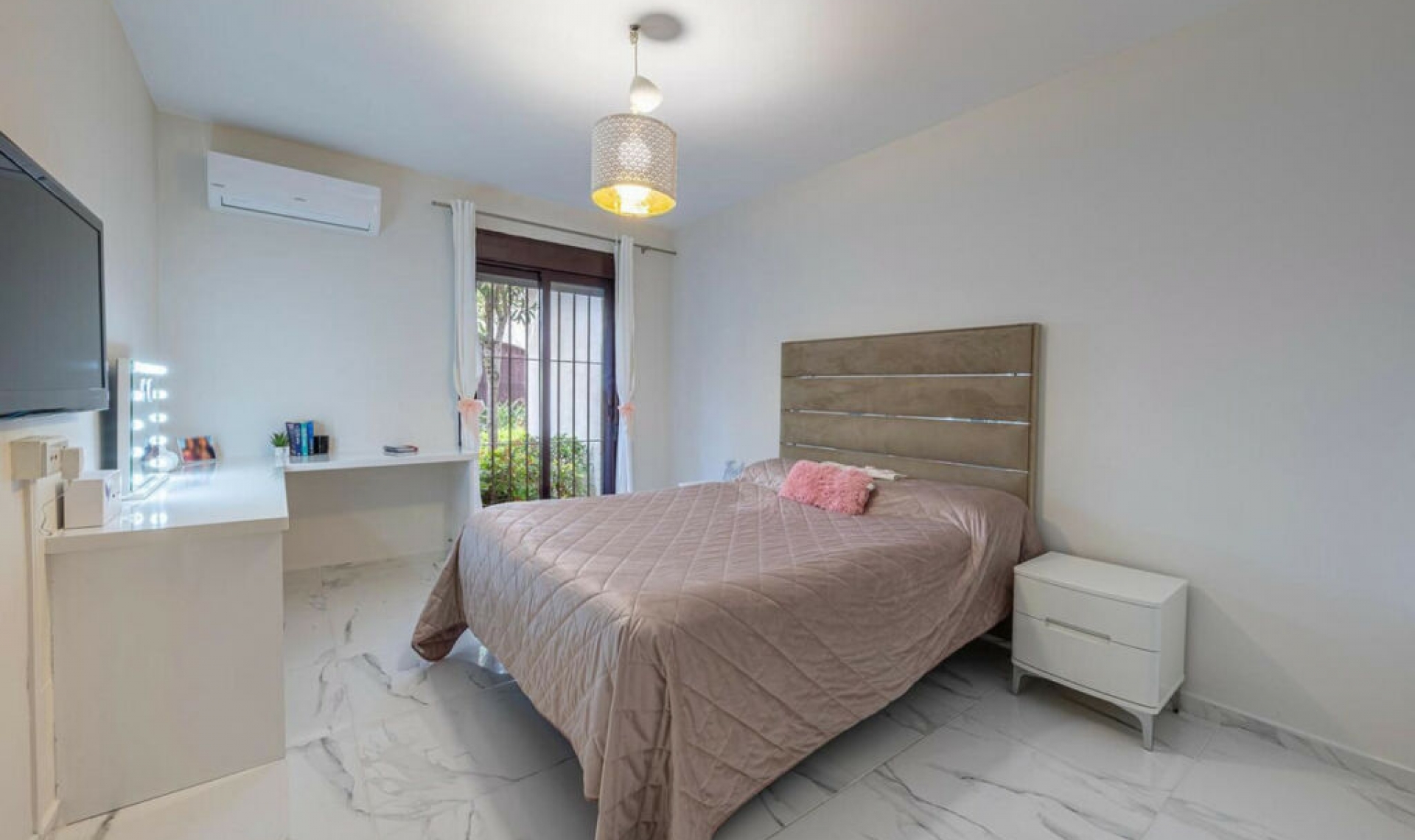 Resale - Apartment -
Nueva Andalucía