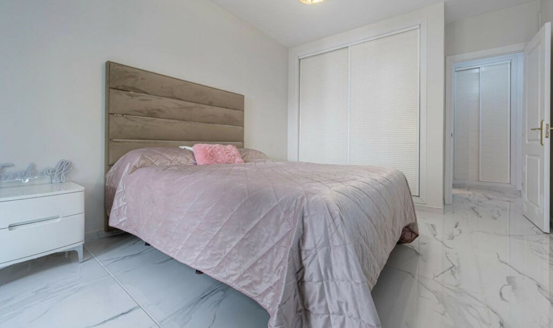 Resale - Apartment -
Nueva Andalucía