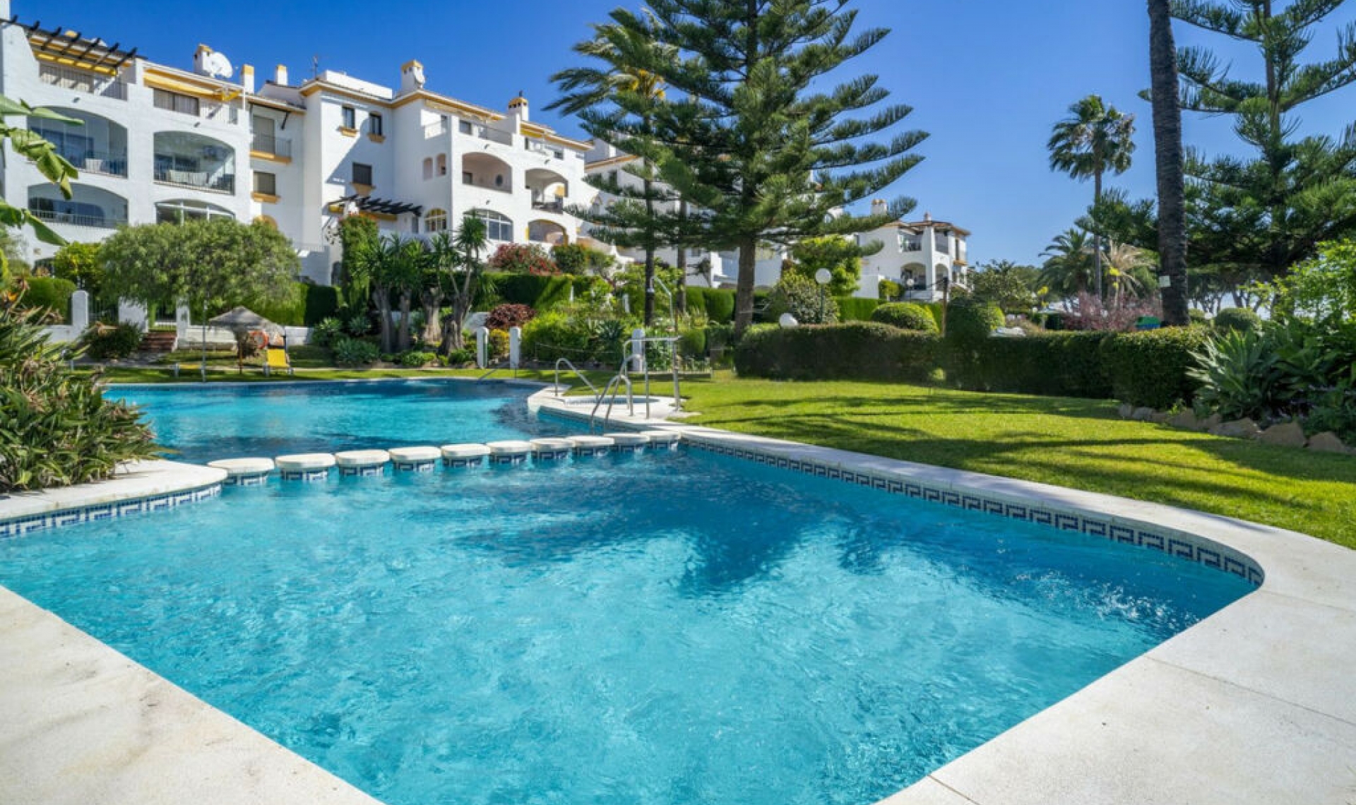 Resale - Apartment -
Nueva Andalucía