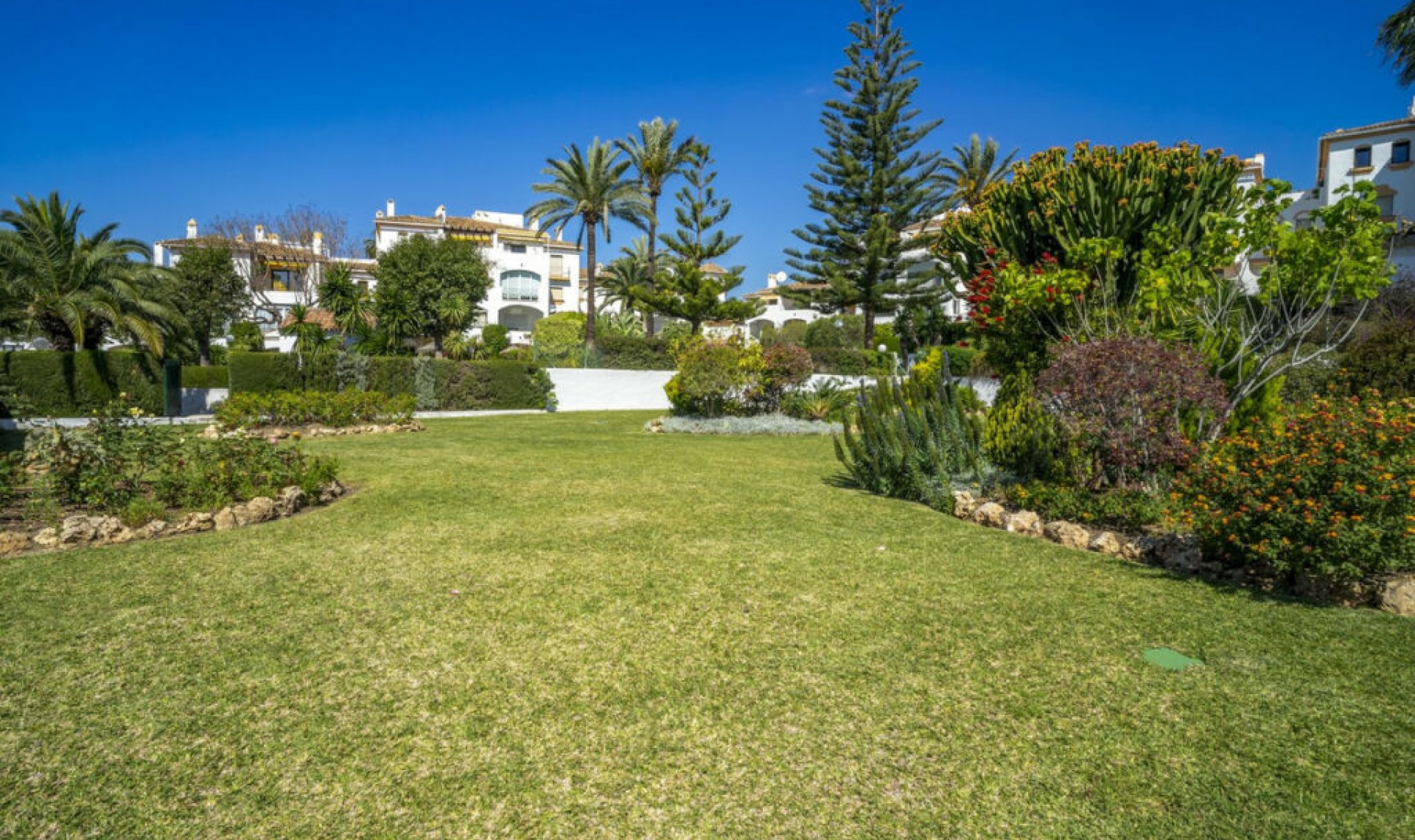 Resale - Apartment -
Nueva Andalucía