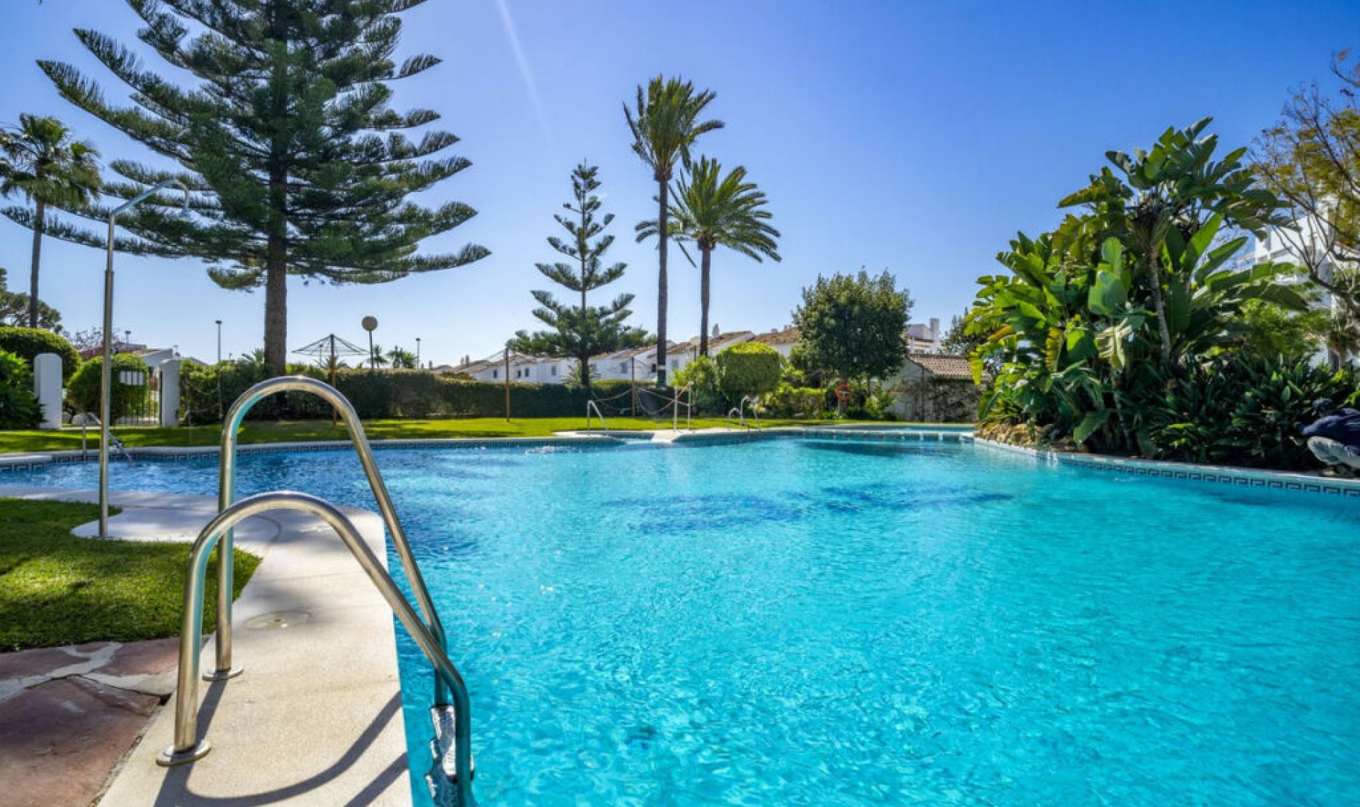 Resale - Apartment -
Nueva Andalucía