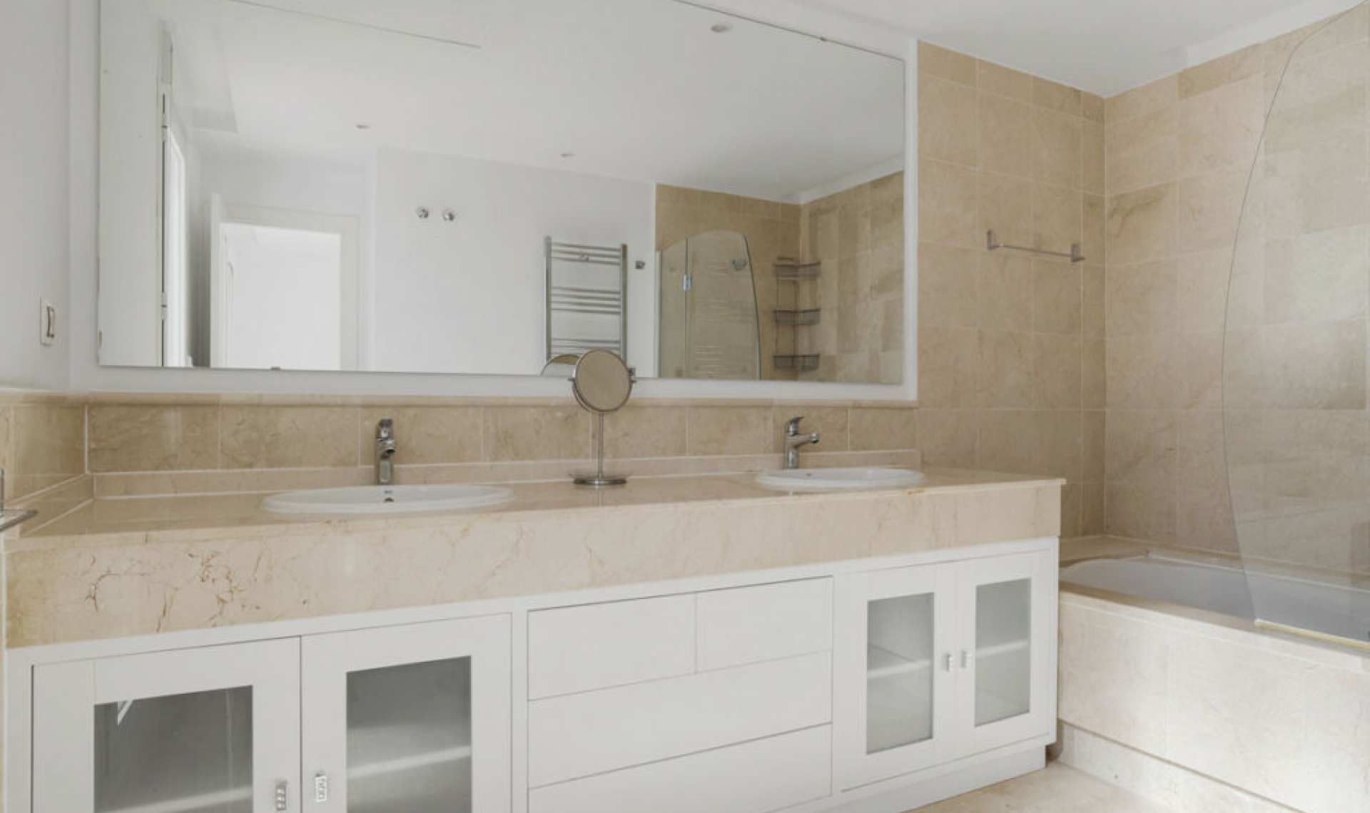 Resale - Apartment -
Nueva Andalucía