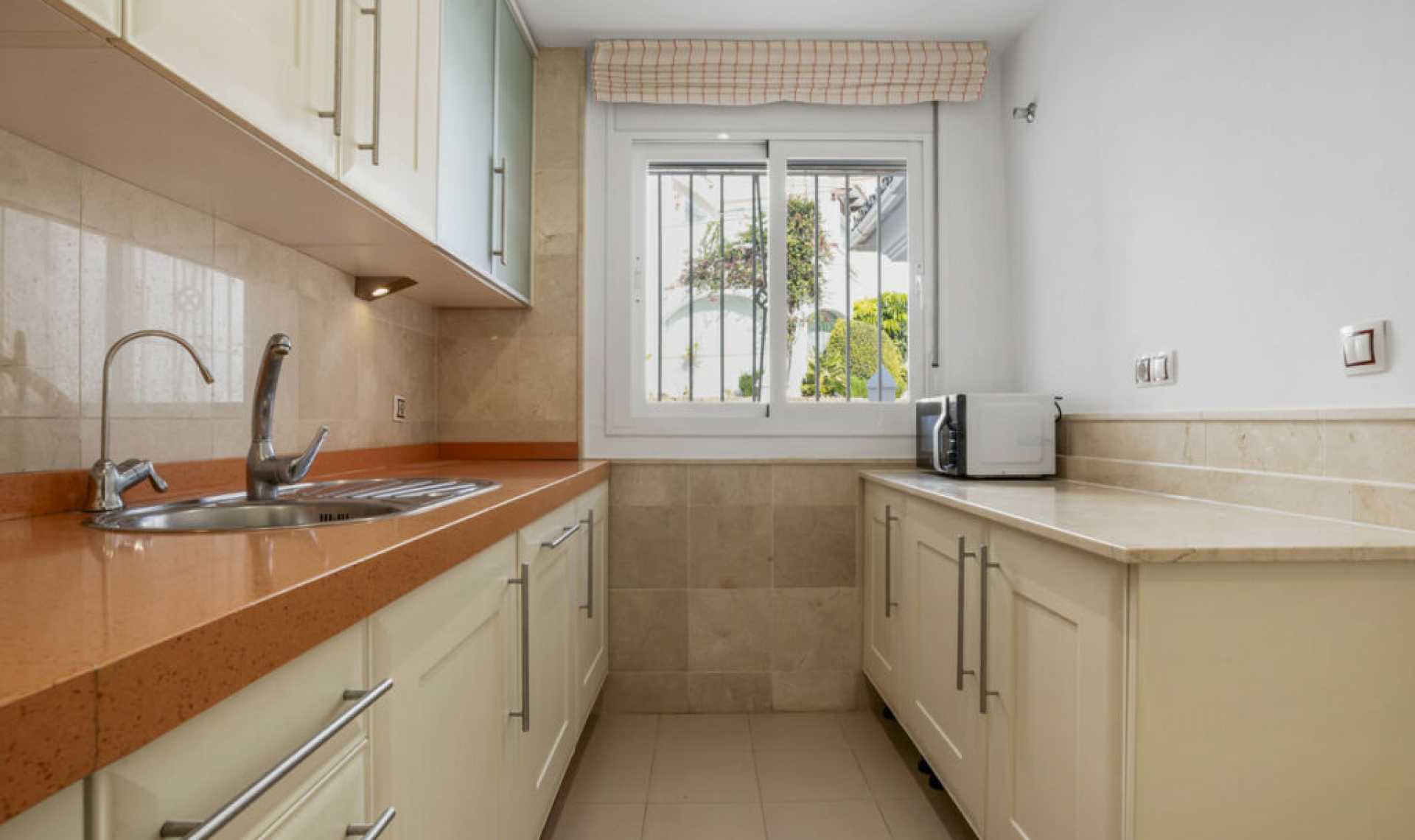 Resale - Apartment -
Nueva Andalucía