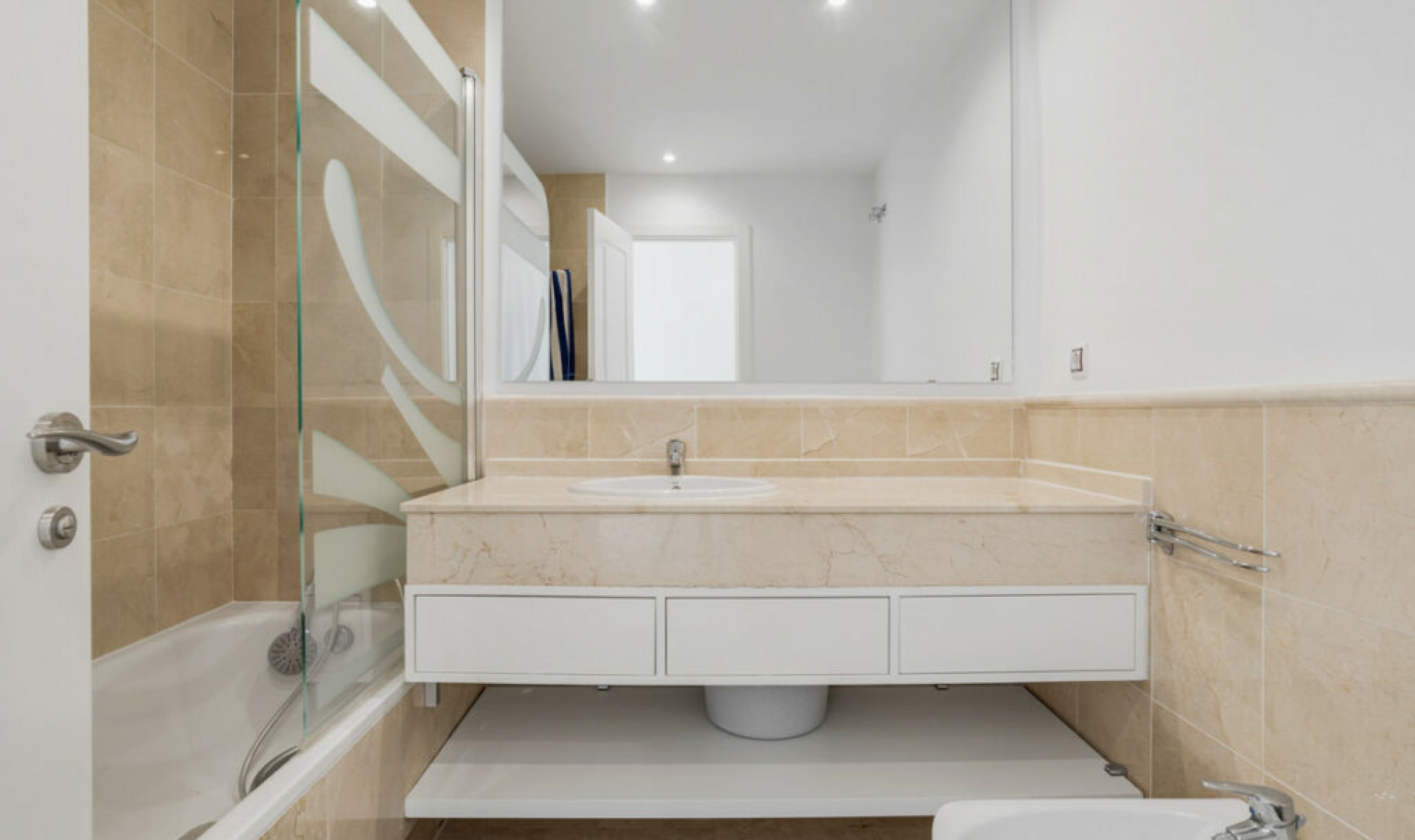 Resale - Apartment -
Nueva Andalucía