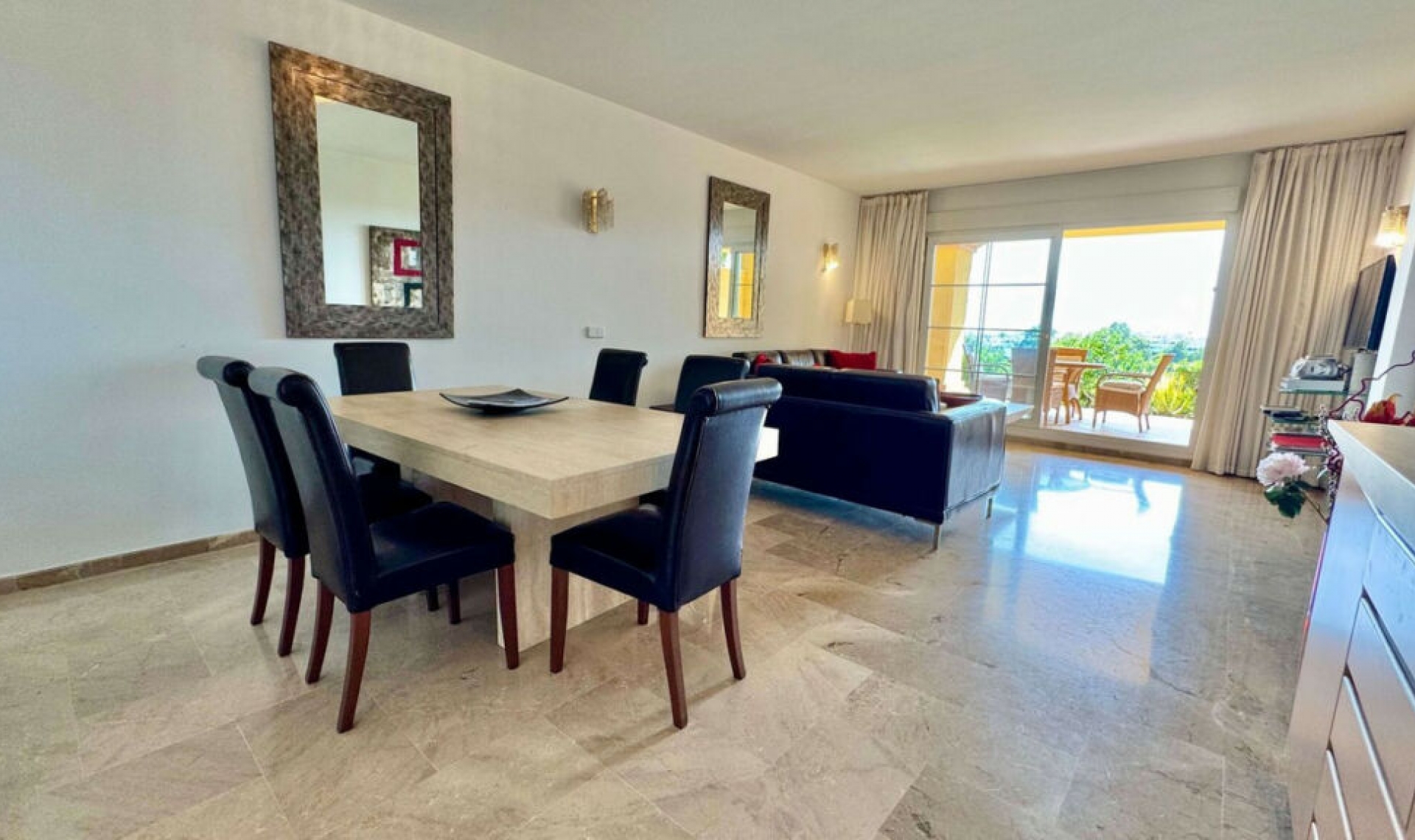 Resale - Apartment -
Nueva Andalucía