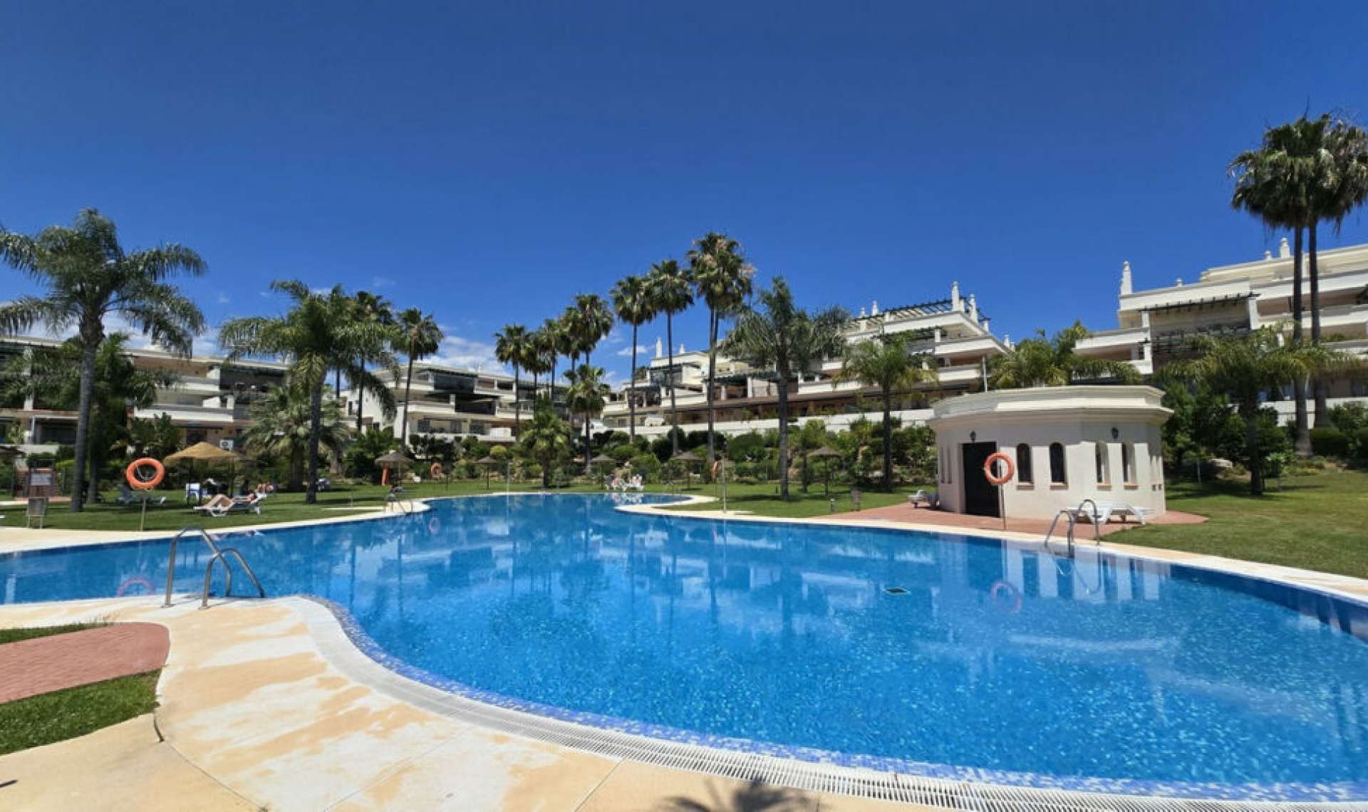 Resale - Apartment -
Nueva Andalucía