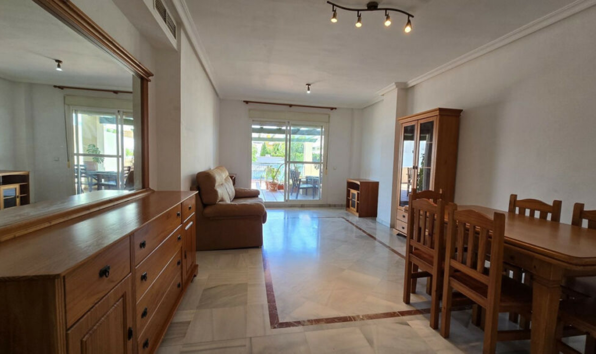 Resale - Apartment -
Nueva Andalucía