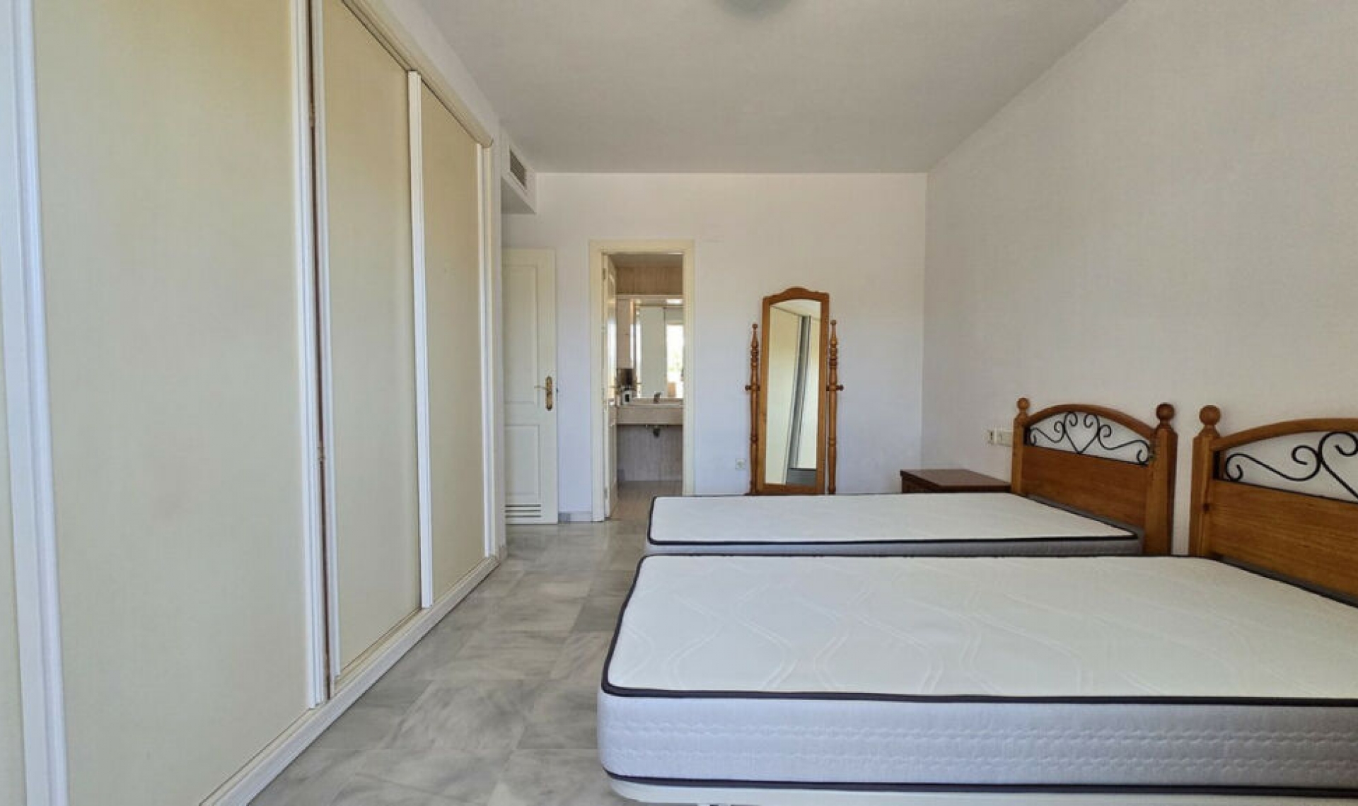 Resale - Apartment -
Nueva Andalucía