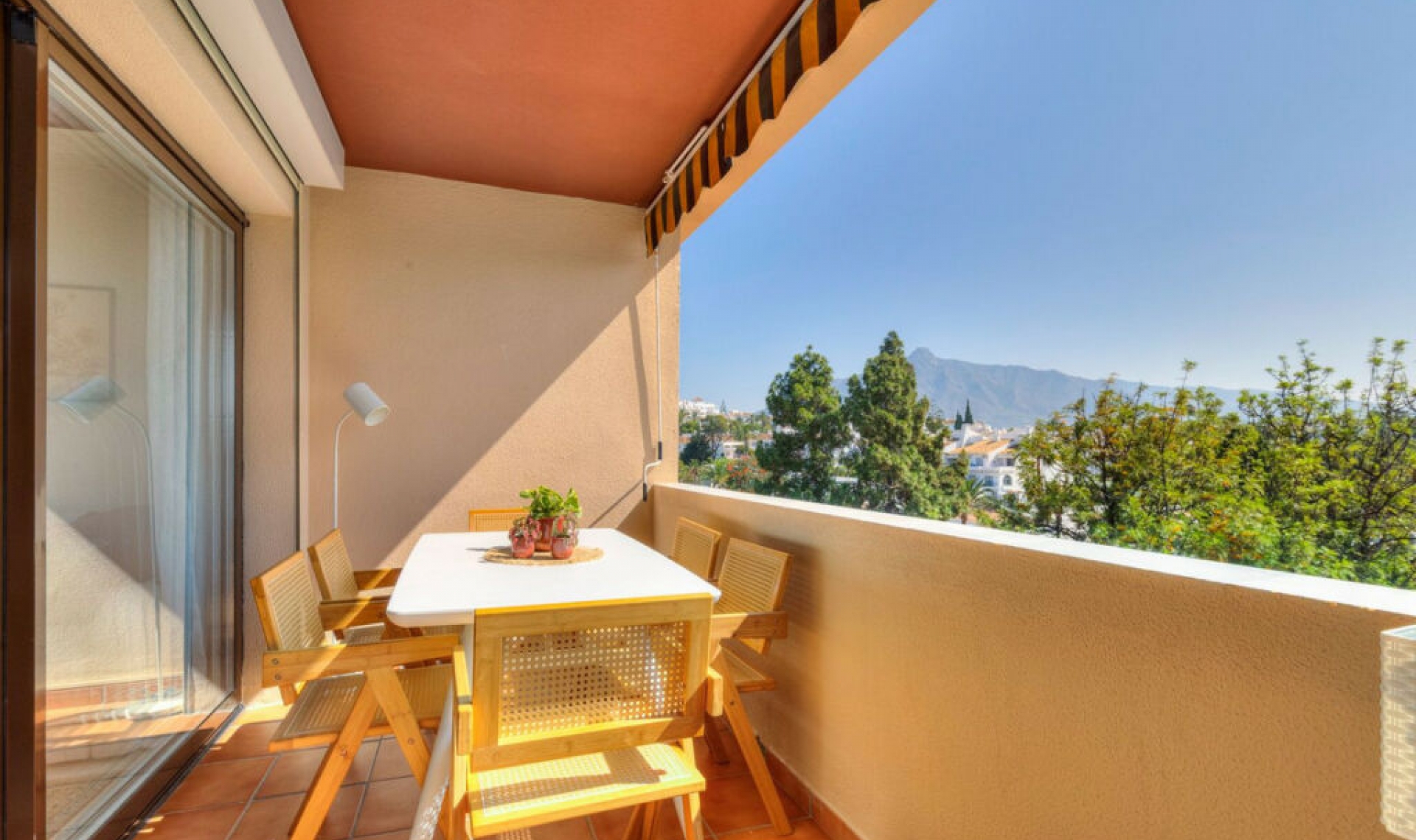 Resale - Apartment -
Nueva Andalucía