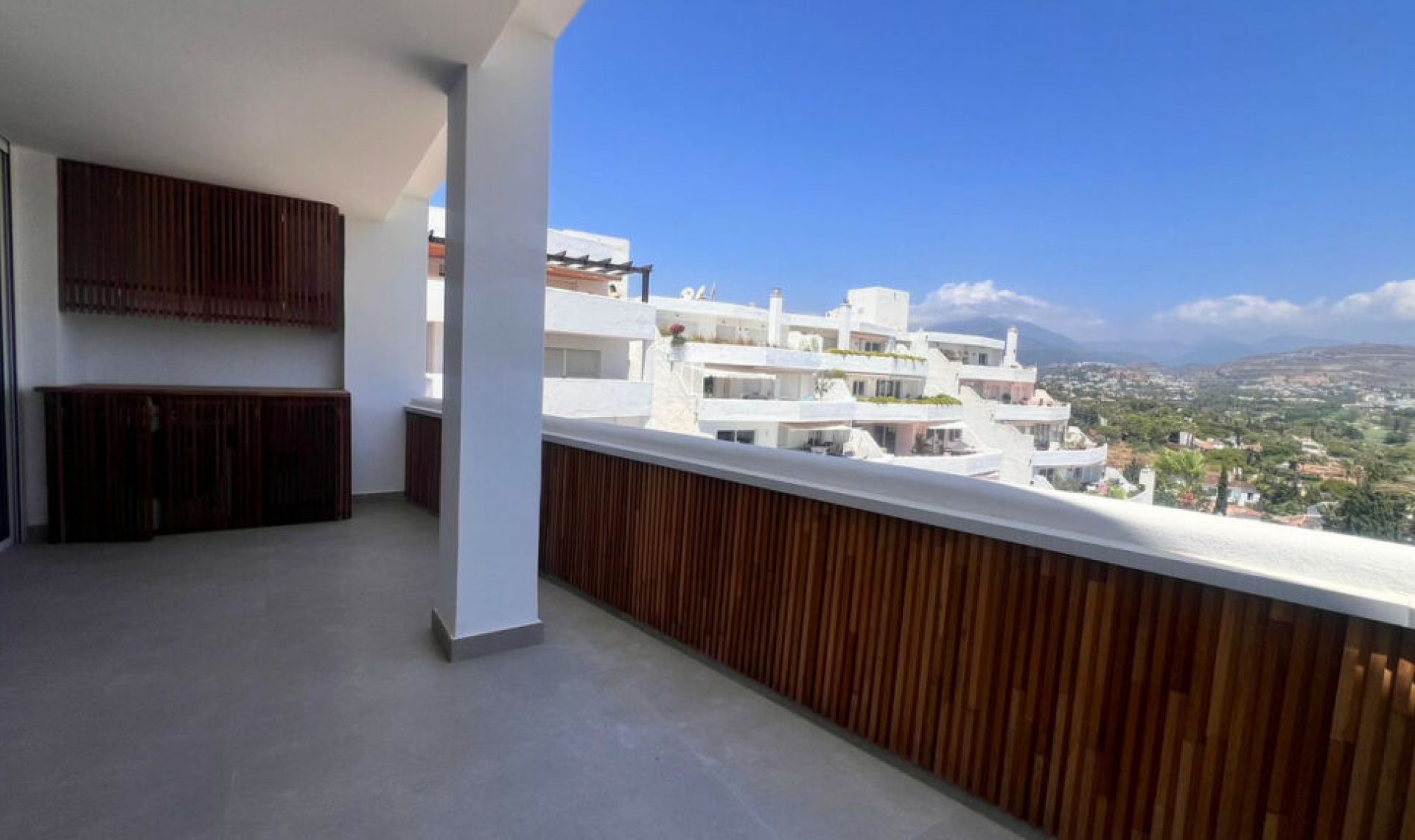 Resale - Apartment -
Nueva Andalucía