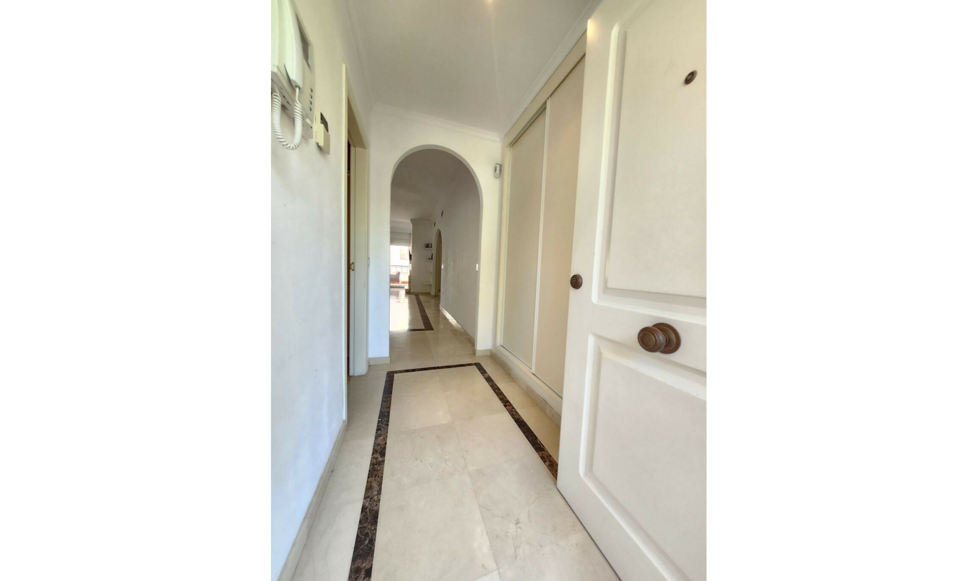 Resale - Apartment -
Nueva Andalucía