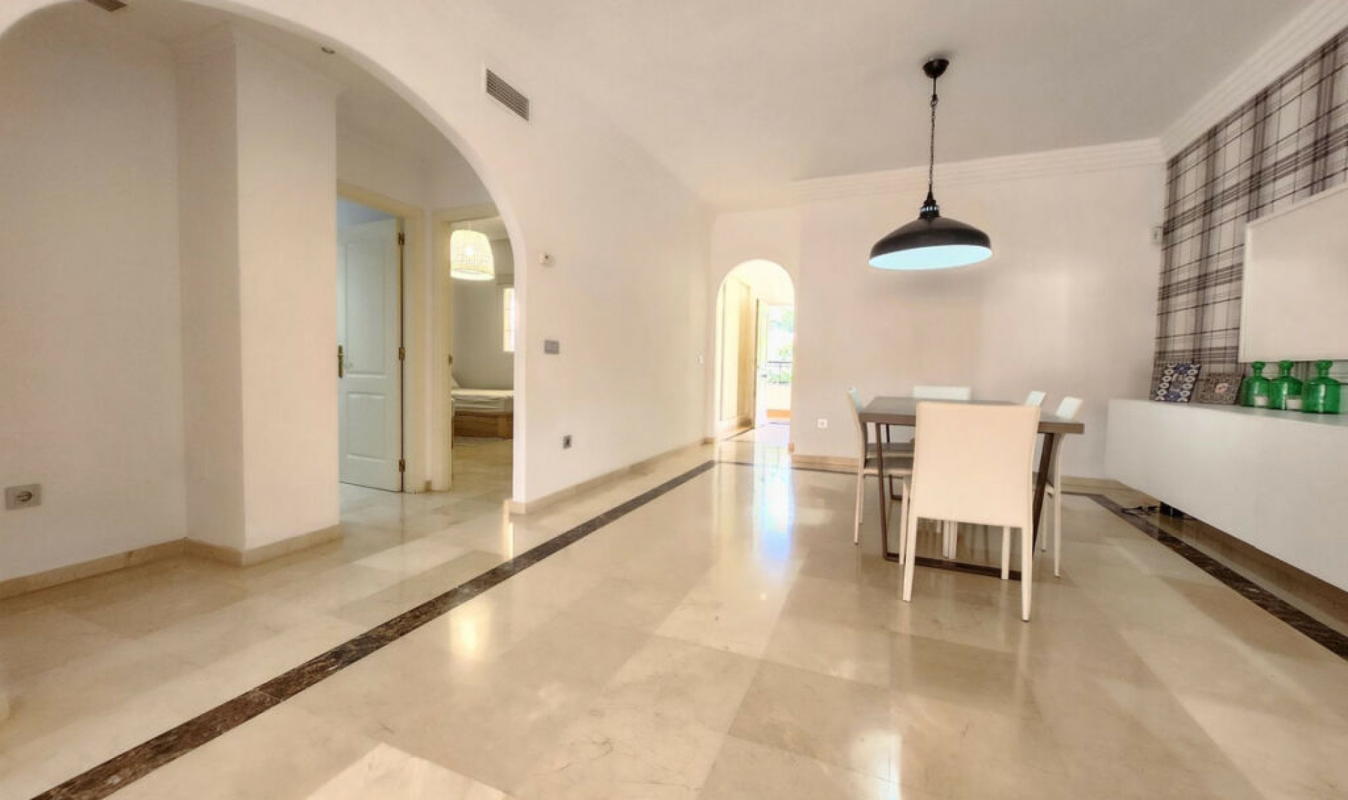 Resale - Apartment -
Nueva Andalucía