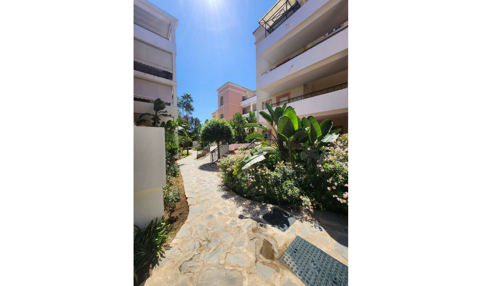 Resale - Apartment -
Nueva Andalucía