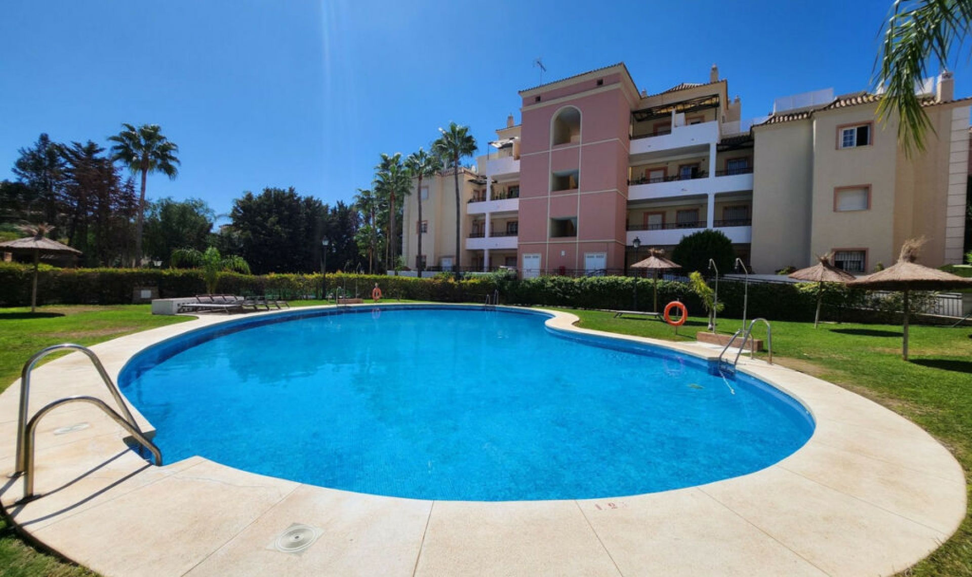 Resale - Apartment -
Nueva Andalucía