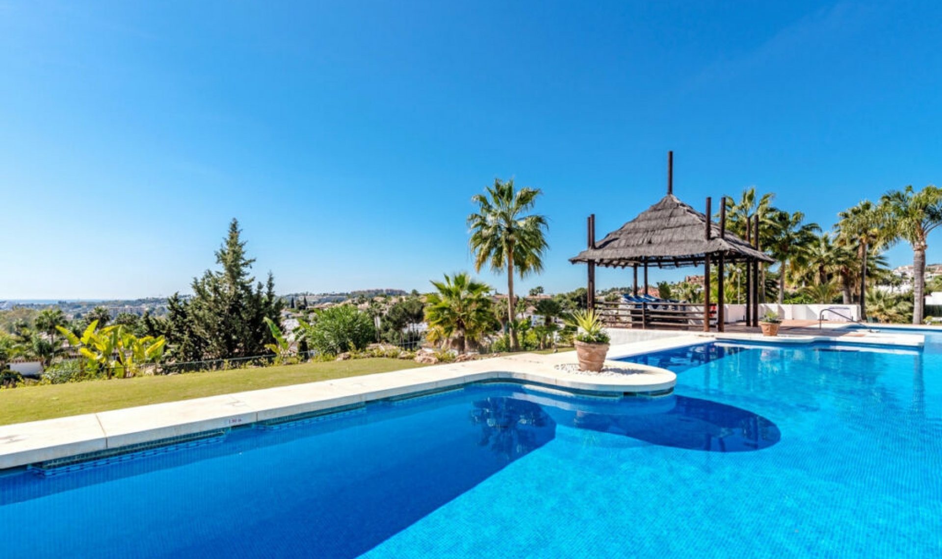 Resale - Apartment -
Nueva Andalucía